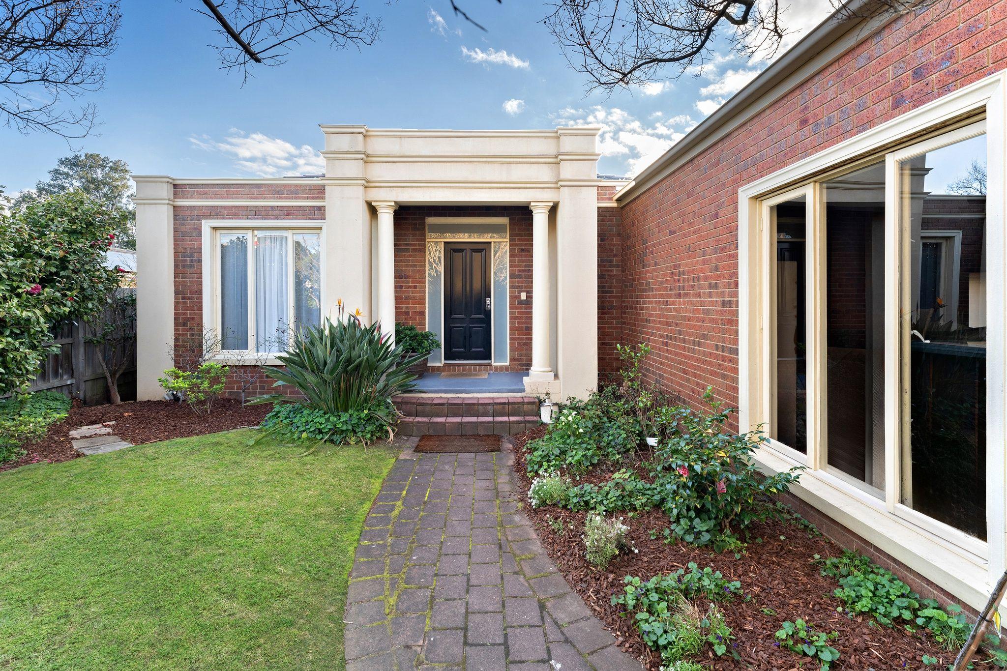 Prop-GPT: House: VIC Cheltenham, VIC 3192 Home For Sale