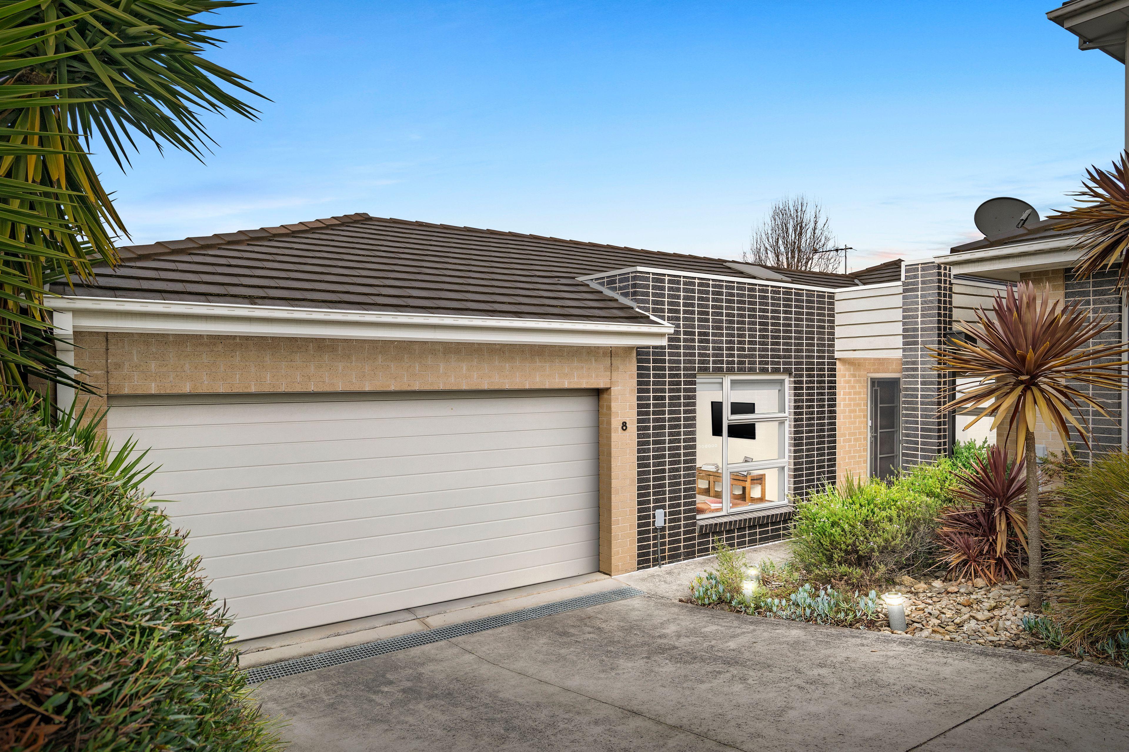 Prop-GPT: Townhouse: VIC Croydon, VIC 3136 Home For Sale