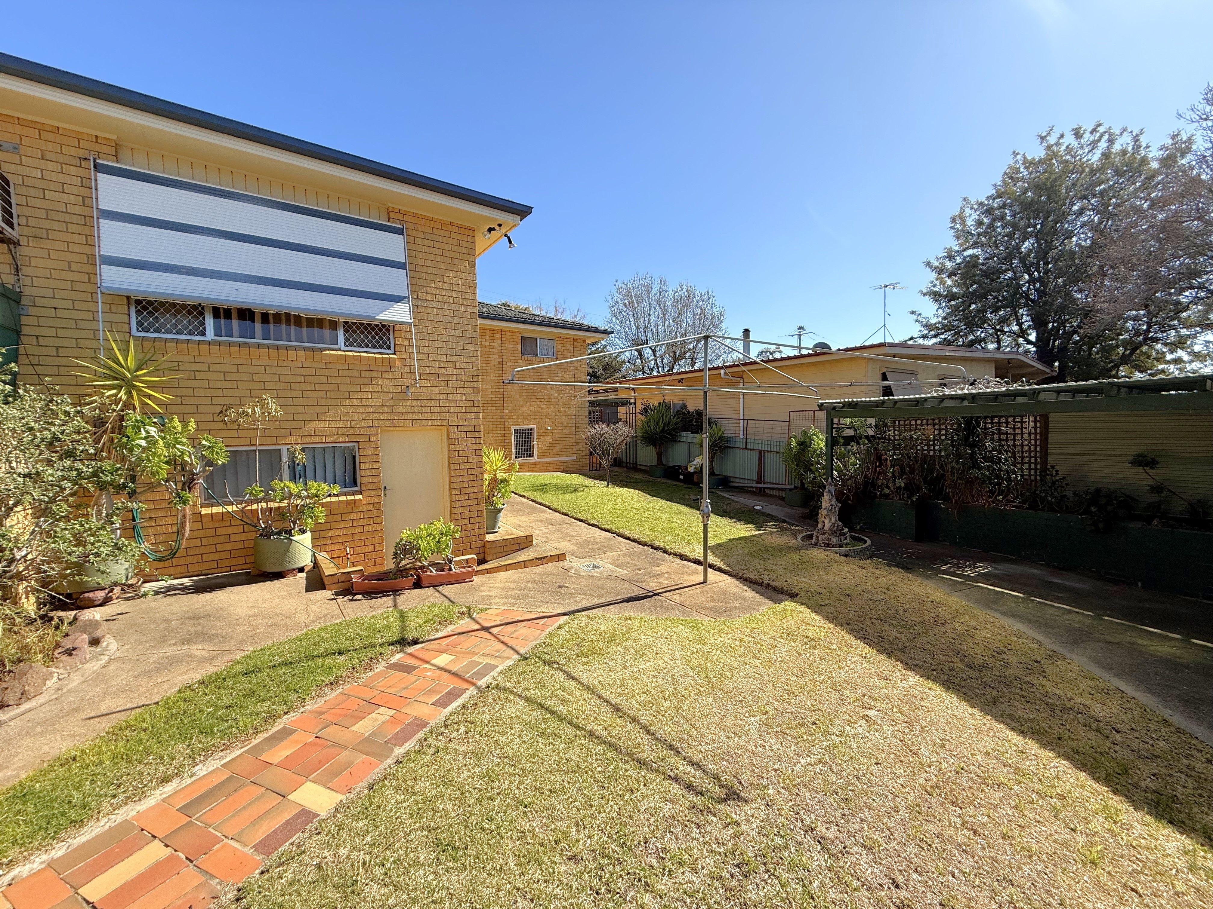 House for Sale: Young, NSW 2594, NSW, 2594