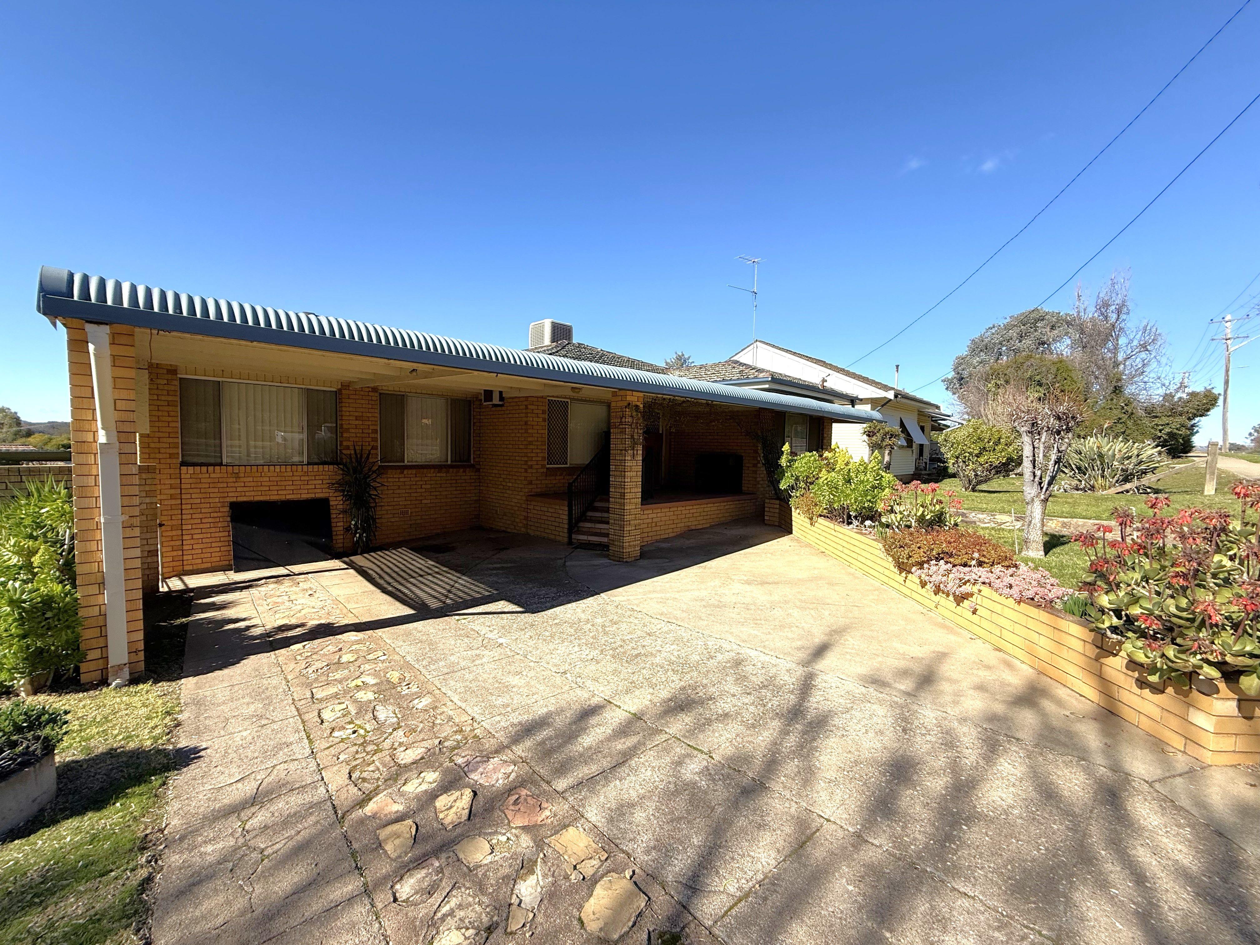 House for Sale: Young, NSW 2594, NSW, 2594
