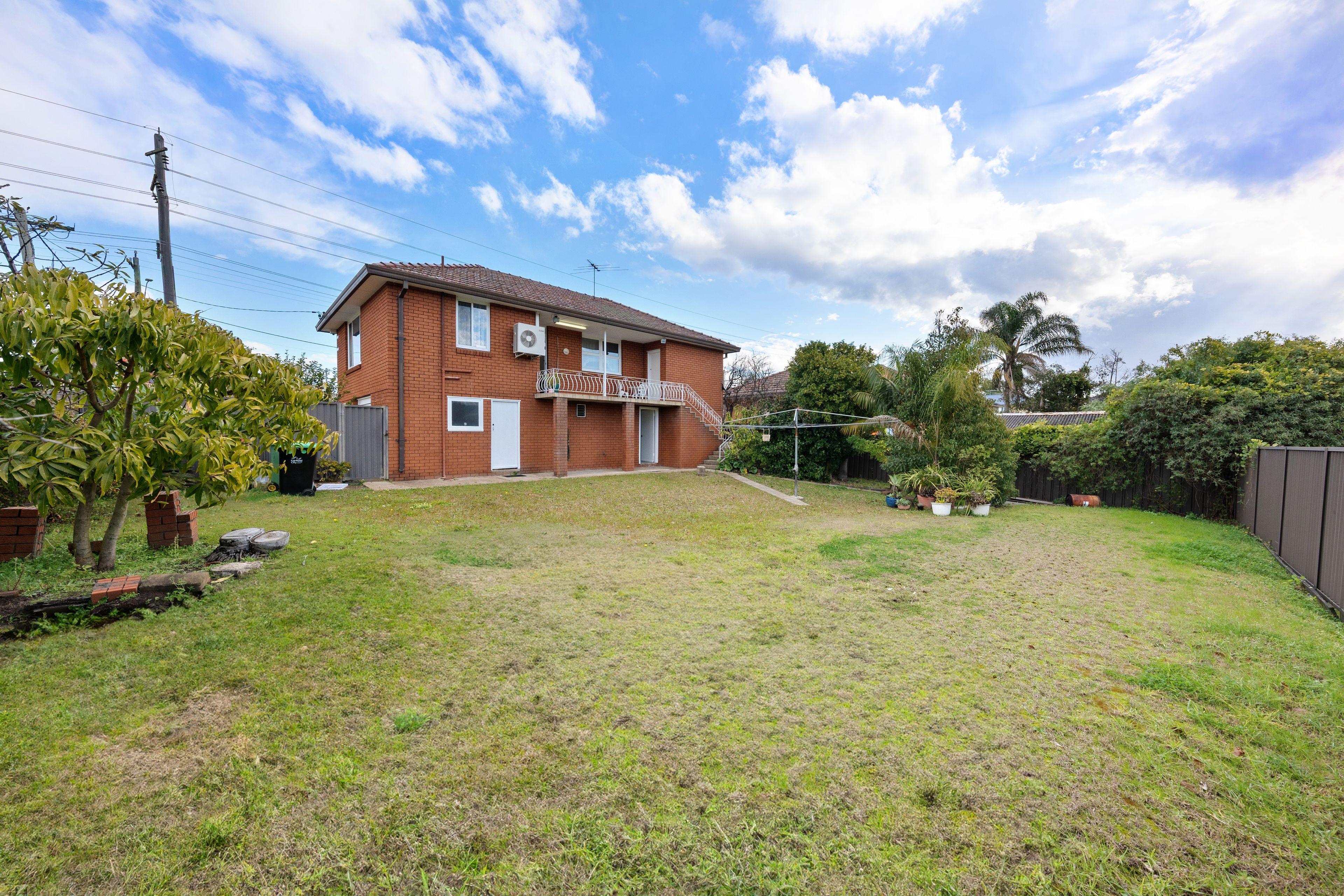 House for Sale: Smithfield, NSW 2164, NSW, 2164