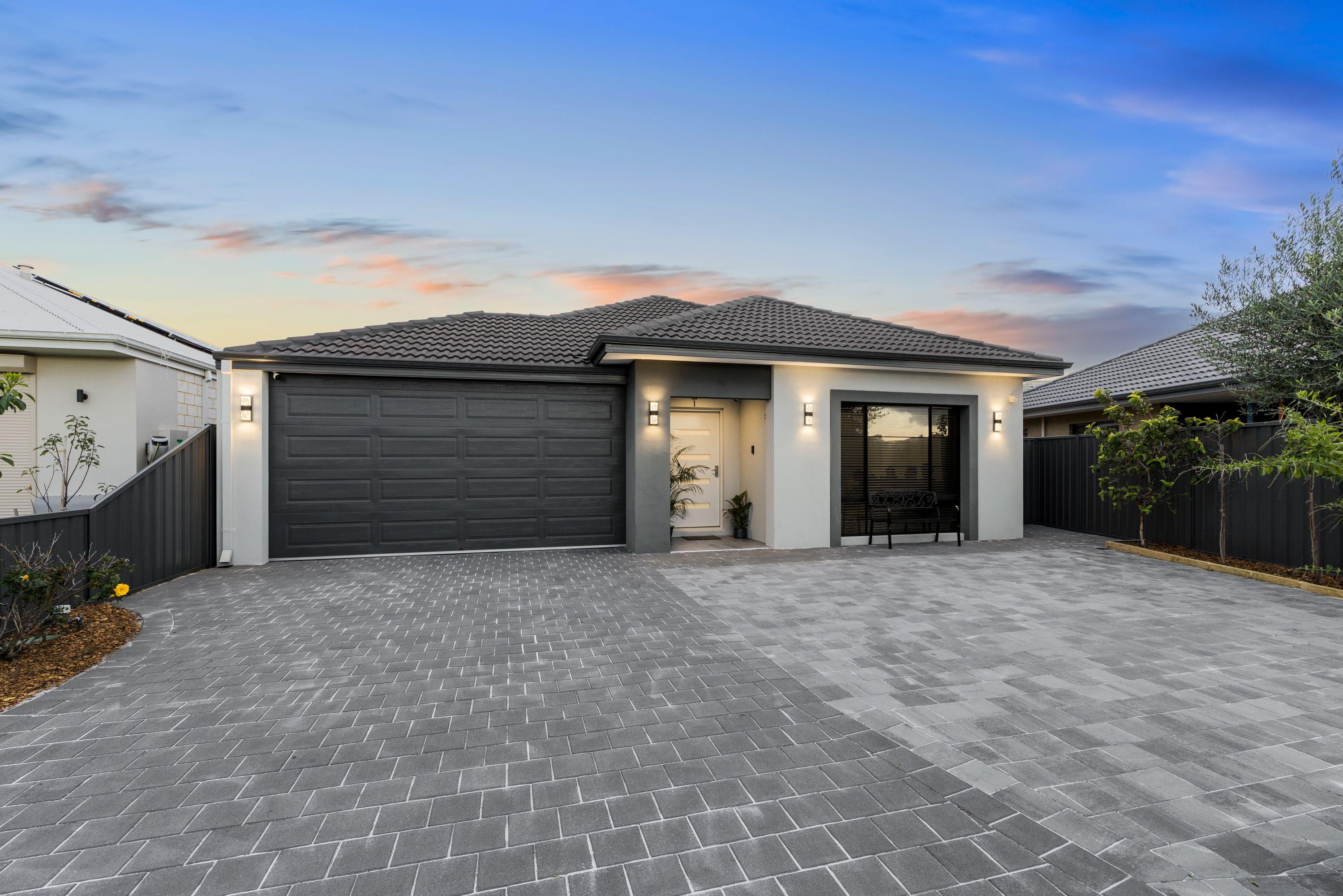 Prop-GPT: House: WA Piara Waters, WA 6112 Home For Sale
