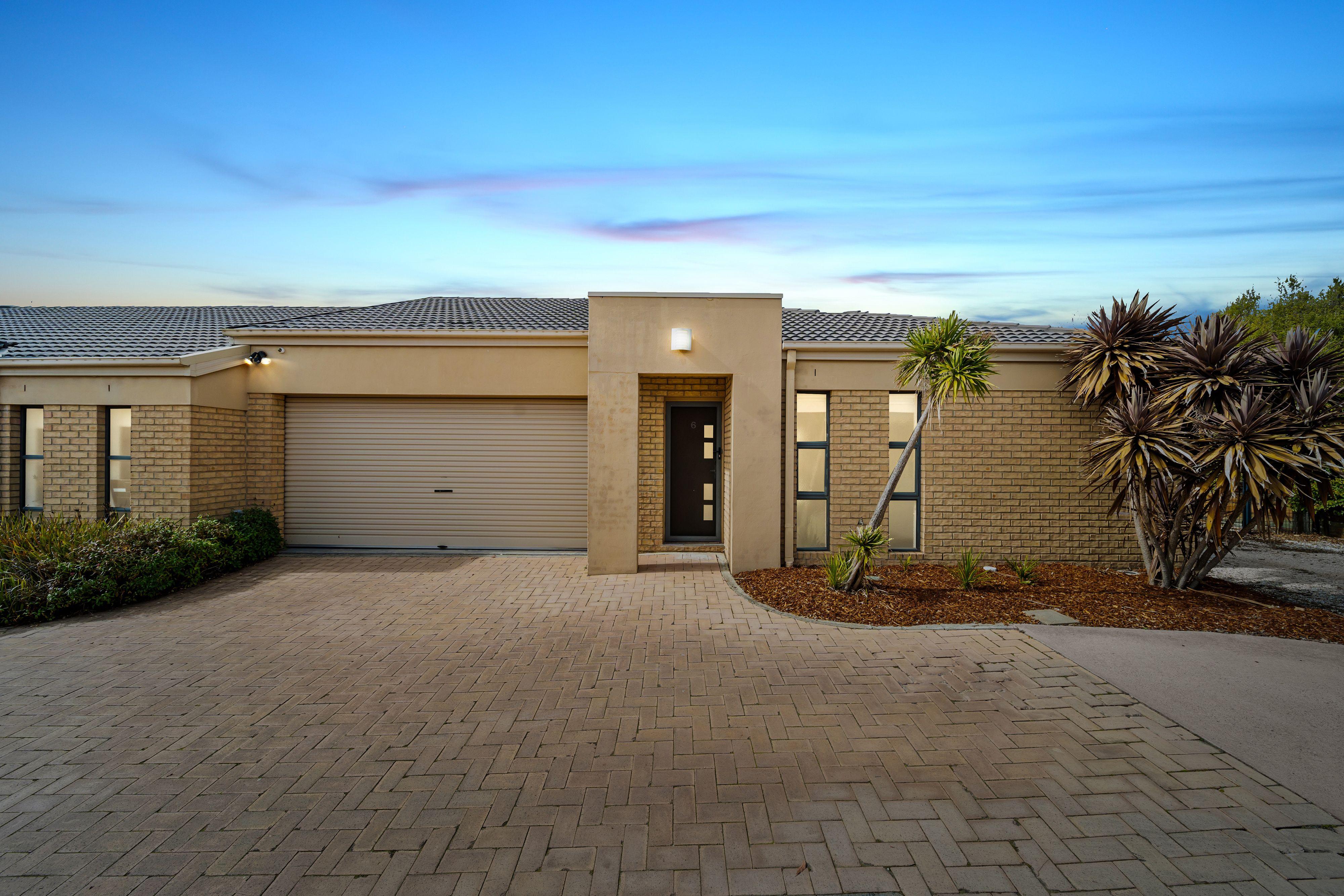 Prop-GPT: Townhouse: ACT Gilmore, ACT 2905 Home For Sale