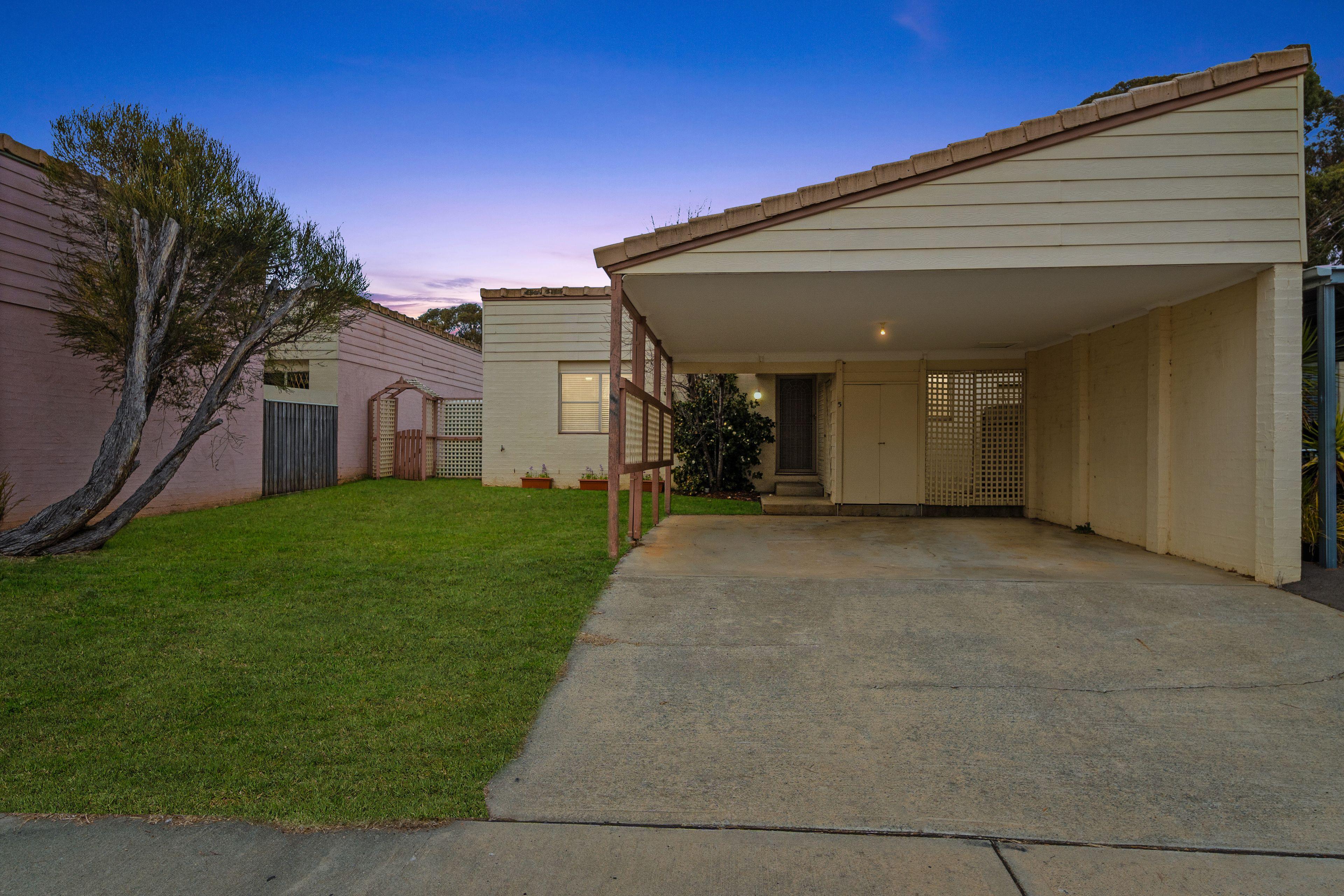 Prop-GPT: Townhouse: ACT Bonython, ACT 2905 Home For Sale