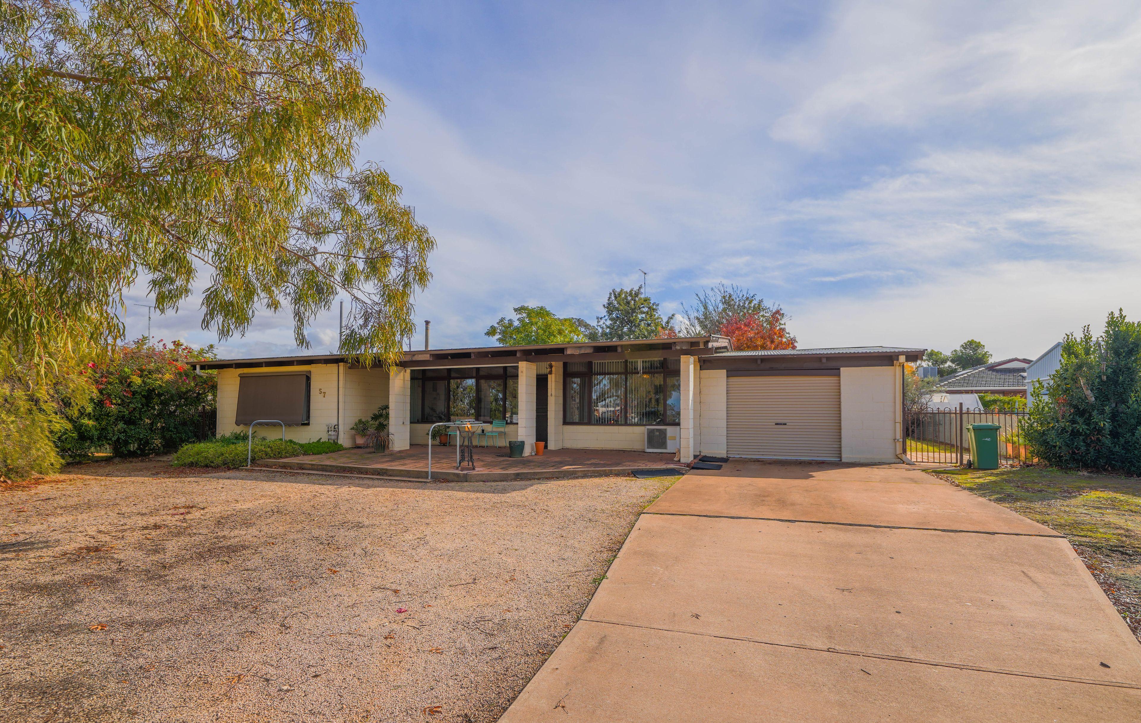 Prop-GPT: House: NSW West Wyalong, NSW 2671 Home For Sale