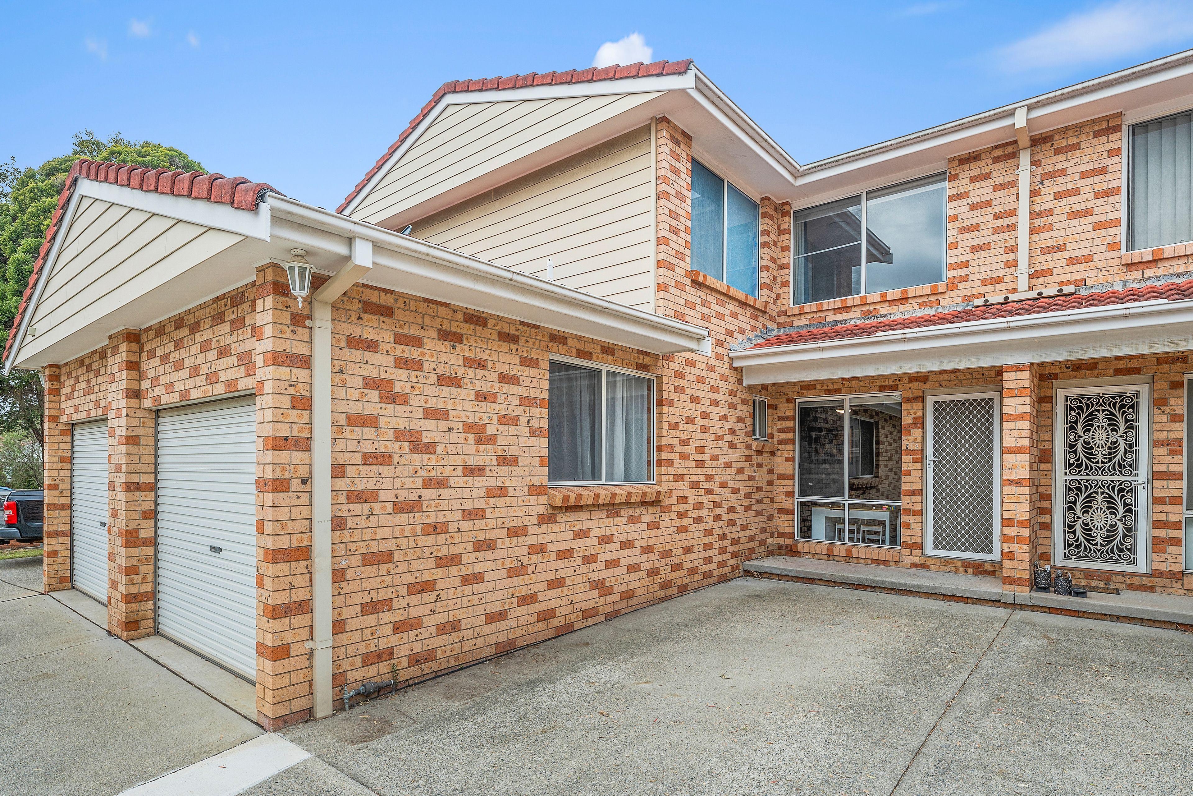 Prop-GPT: Townhouse: NSW Albion Park Rail, NSW 2527 Home For Sale