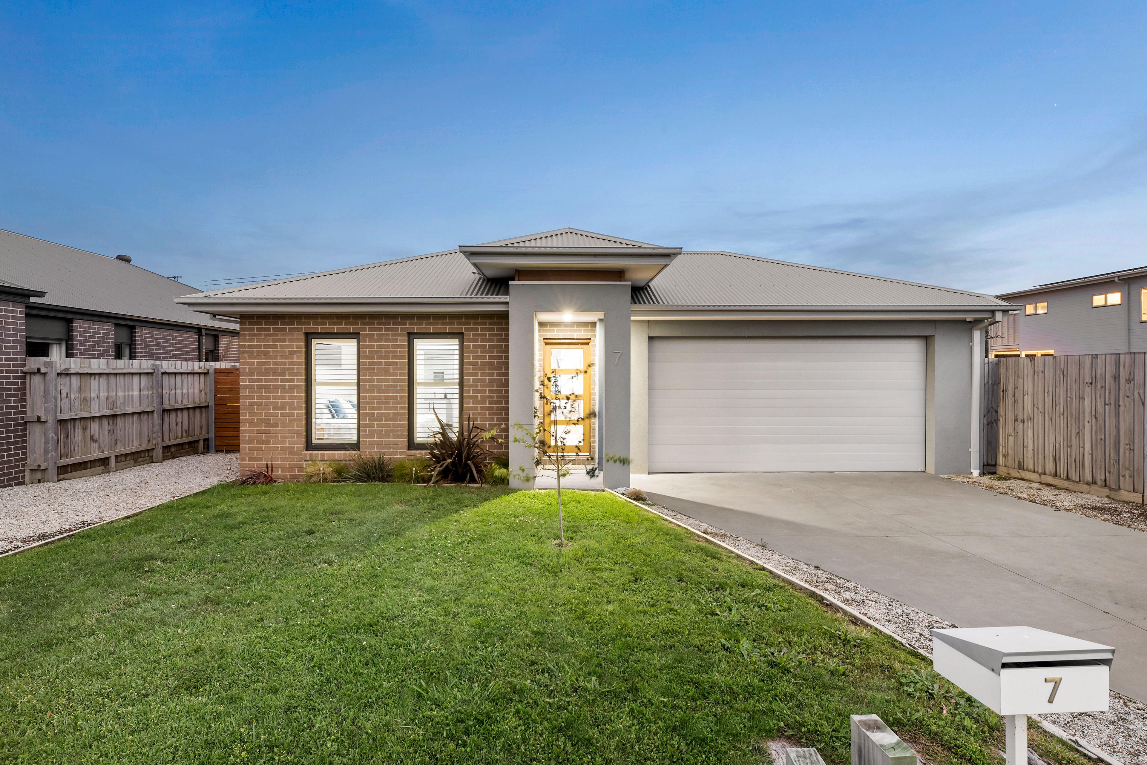 Prop-GPT: House: VIC Cowes, VIC 3922 Home For Sale