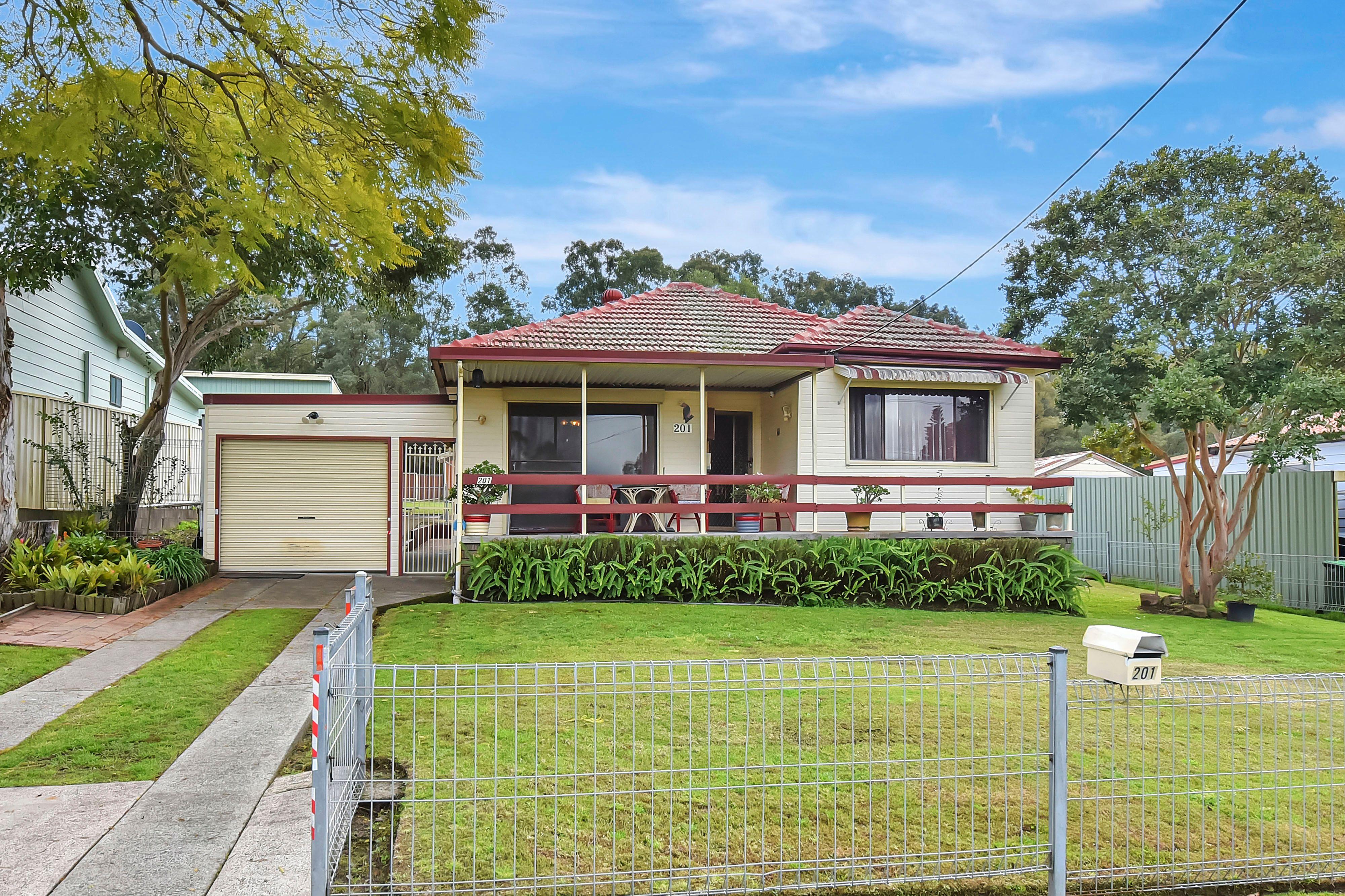 Prop-GPT: House: NSW Neath, NSW 2326 Home For Sale