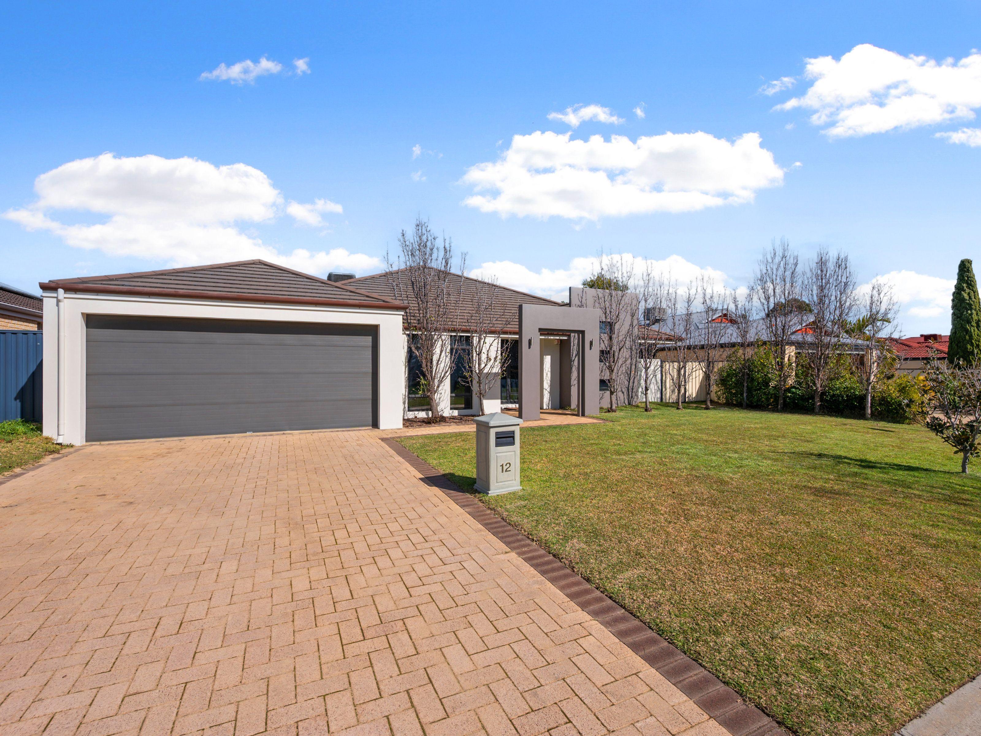 House for Sale: Canning Vale, WA 6155, WA, 6155
