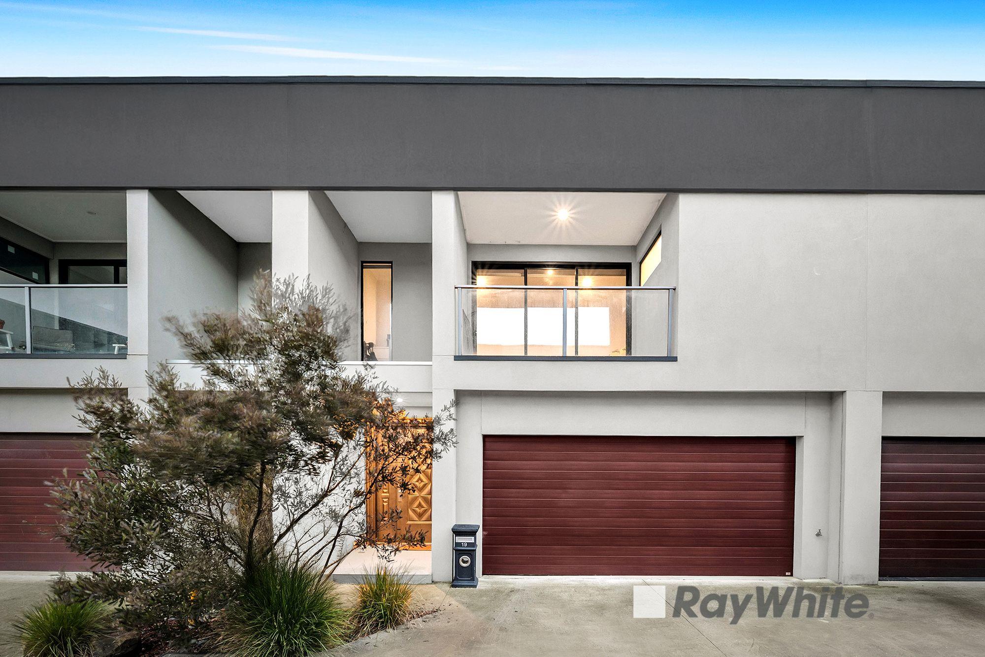 Prop-GPT: Townhouse: VIC Carrum Downs, VIC 3201 Home For Sale