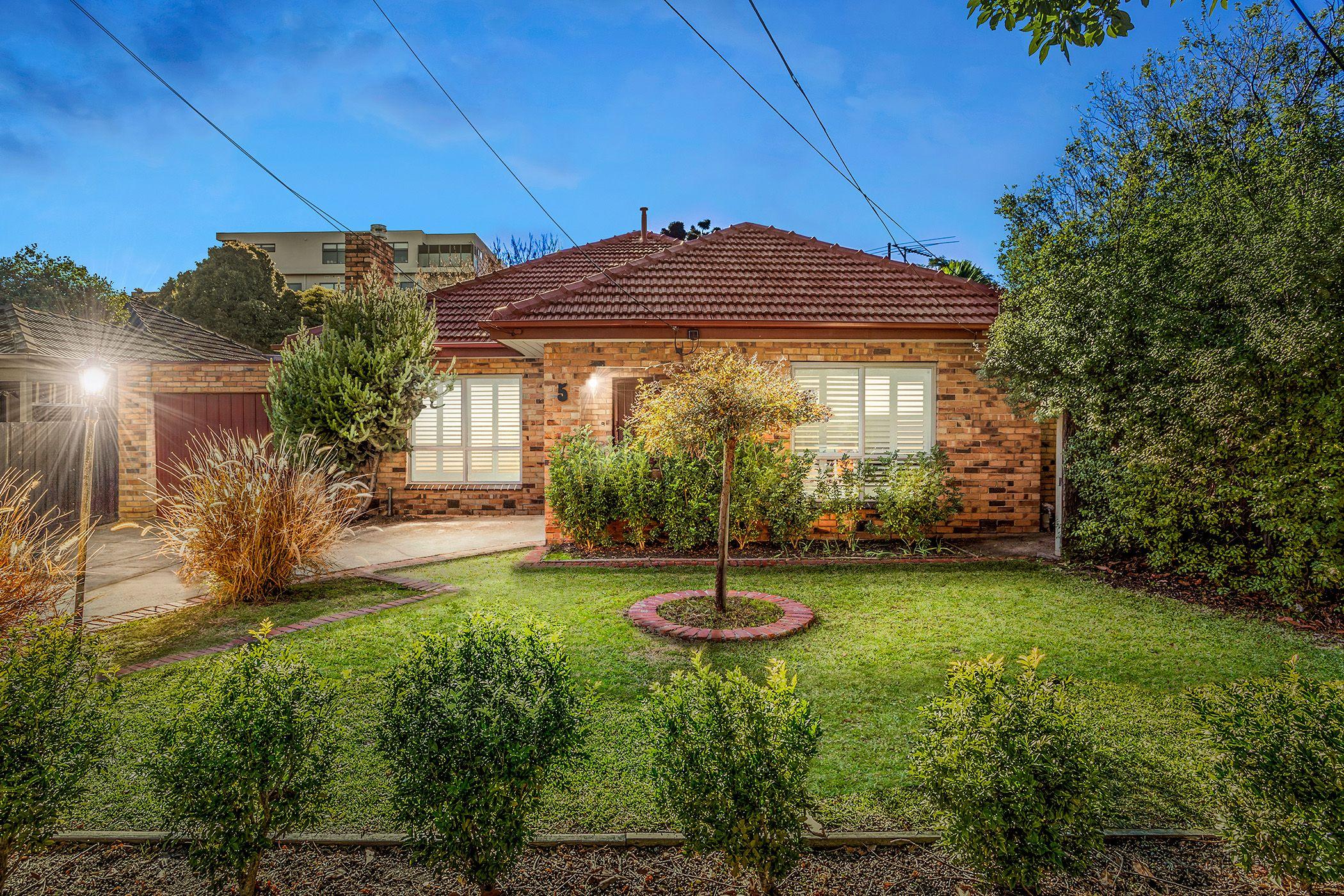 Prop-GPT: House: VIC Cheltenham, VIC 3192 Home For Sale