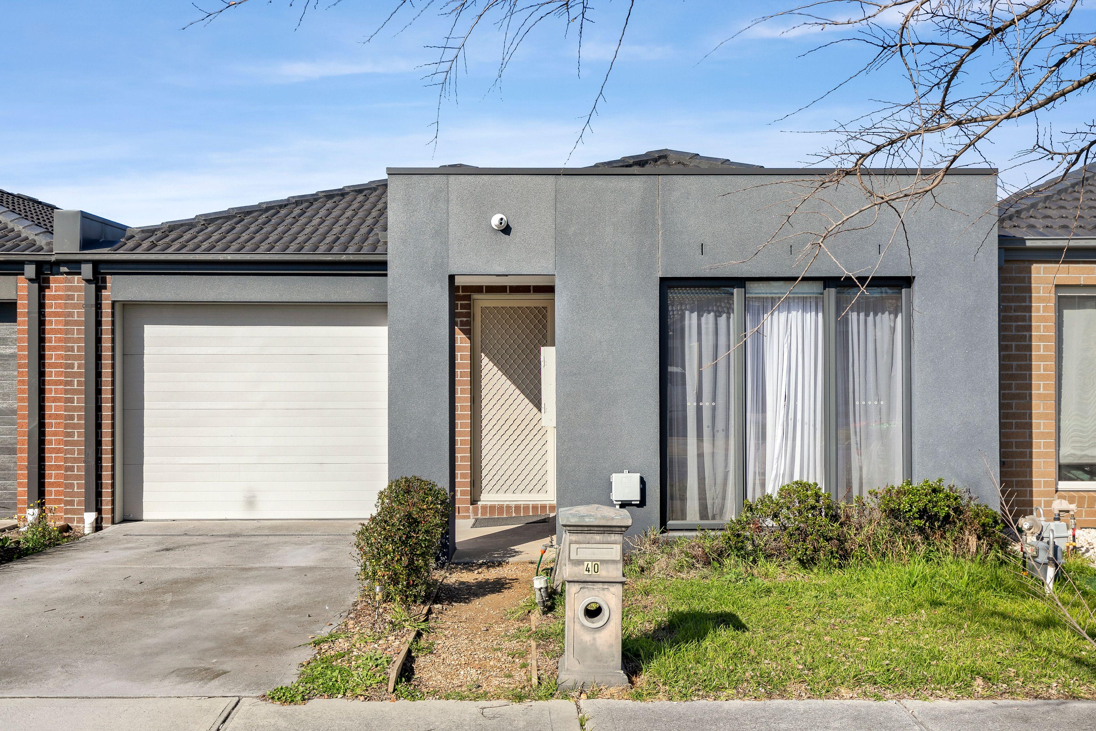 Prop-GPT: House: VIC Roxburgh Park, VIC 3064 Home For Sale