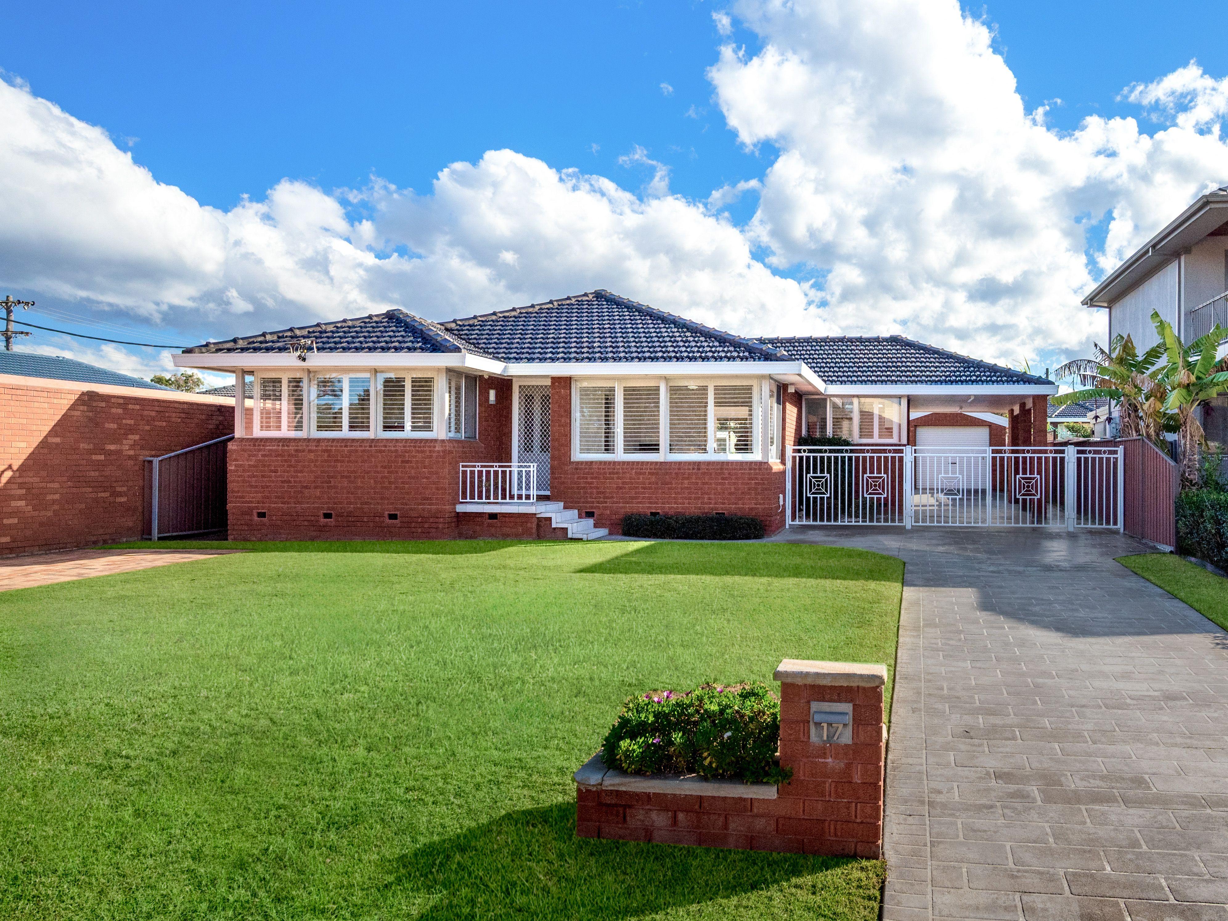 Prop-GPT: House: NSW Macquarie Fields, NSW 2564 Home For Sale