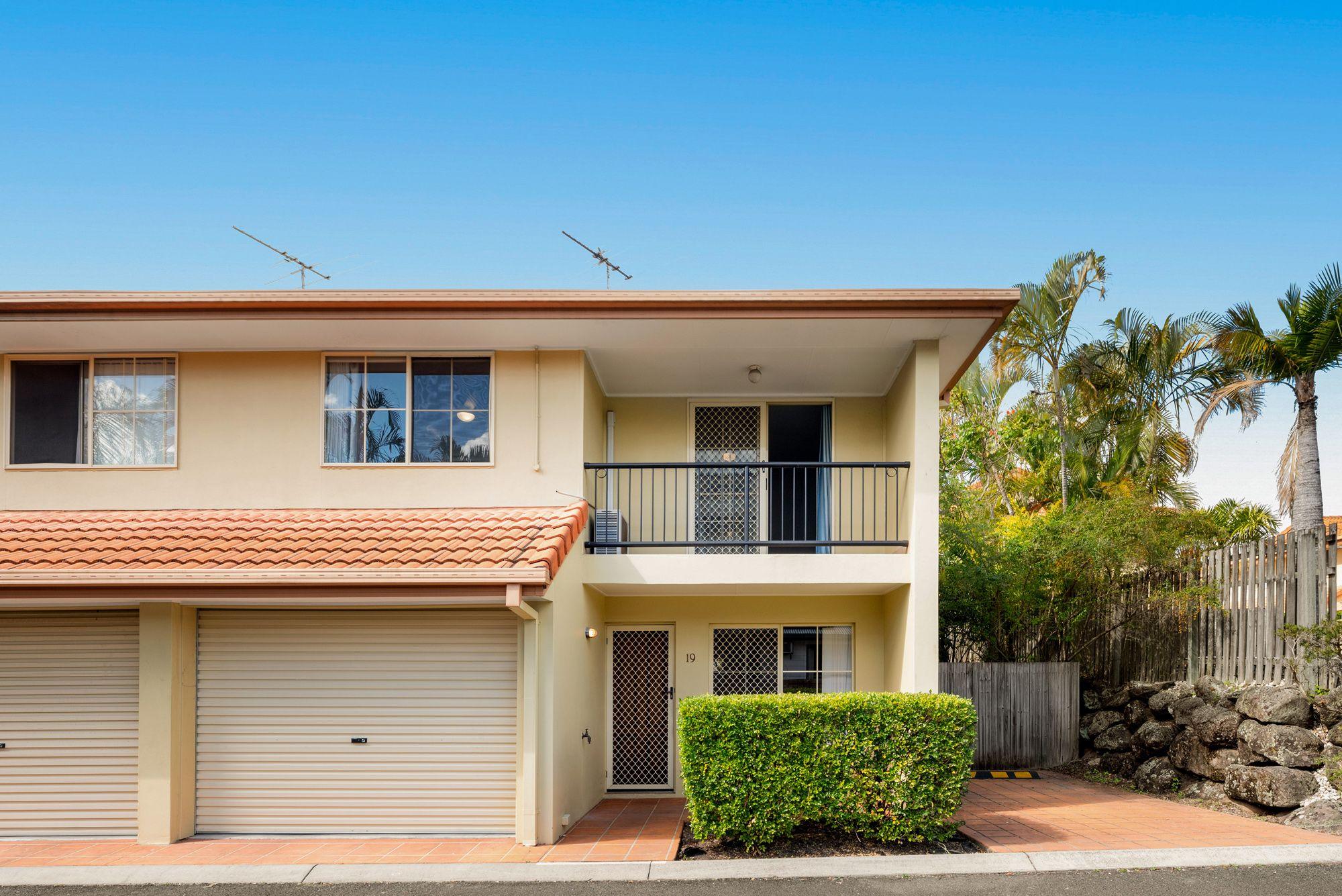 Prop-GPT: Townhouse: QLD Upper Mount Gravatt, QLD 4122 Home For Sale