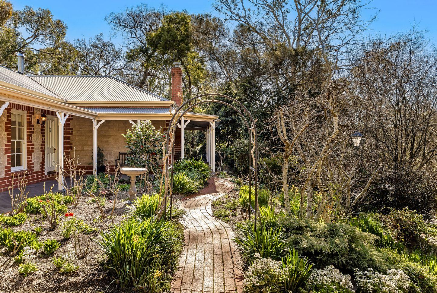 Prop-GPT: House: SA Stirling, SA 5152 South Australia 5152