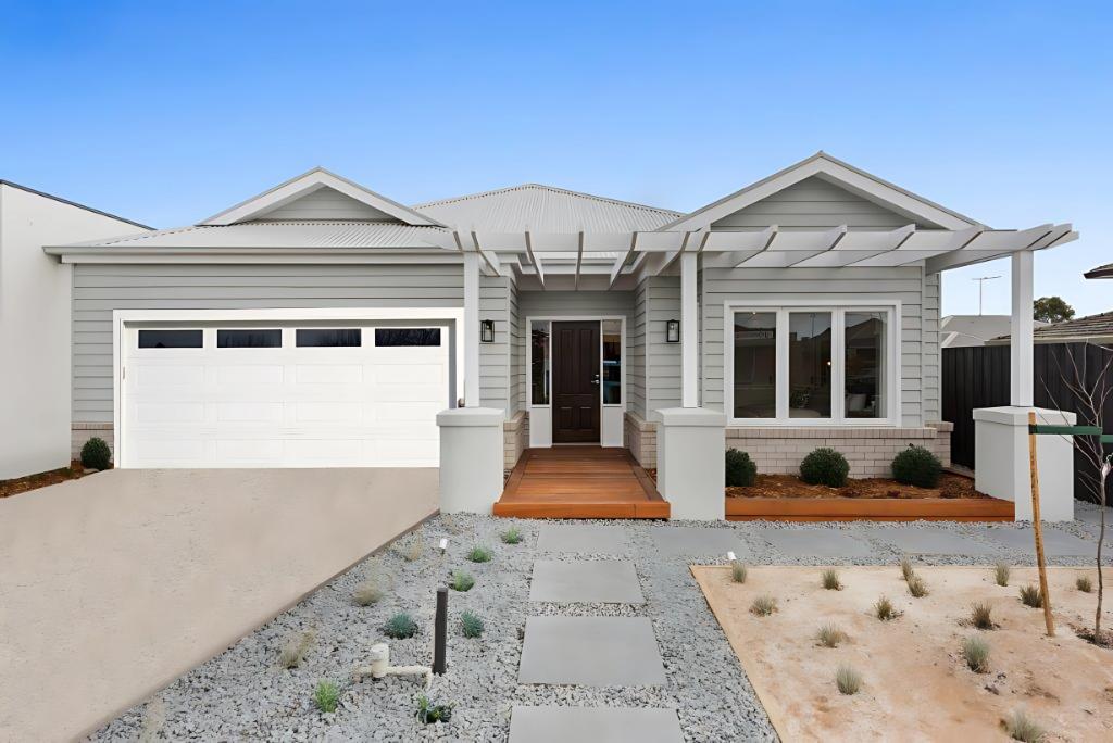 Prop-GPT: House: VIC Grovedale, VIC 3216 Home For Sale