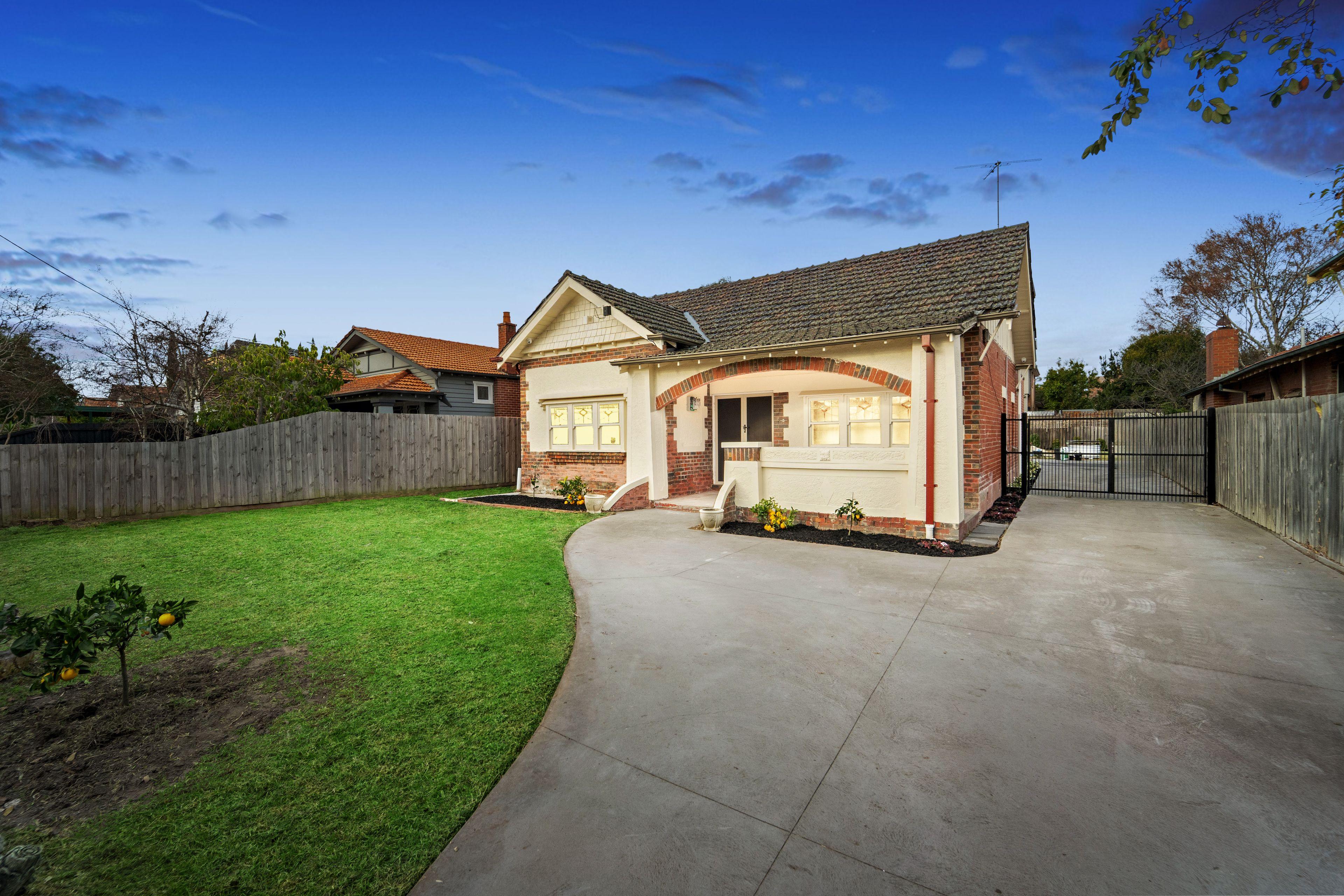 Prop-GPT: House: VIC Ormond, VIC 3204 Home For Sale