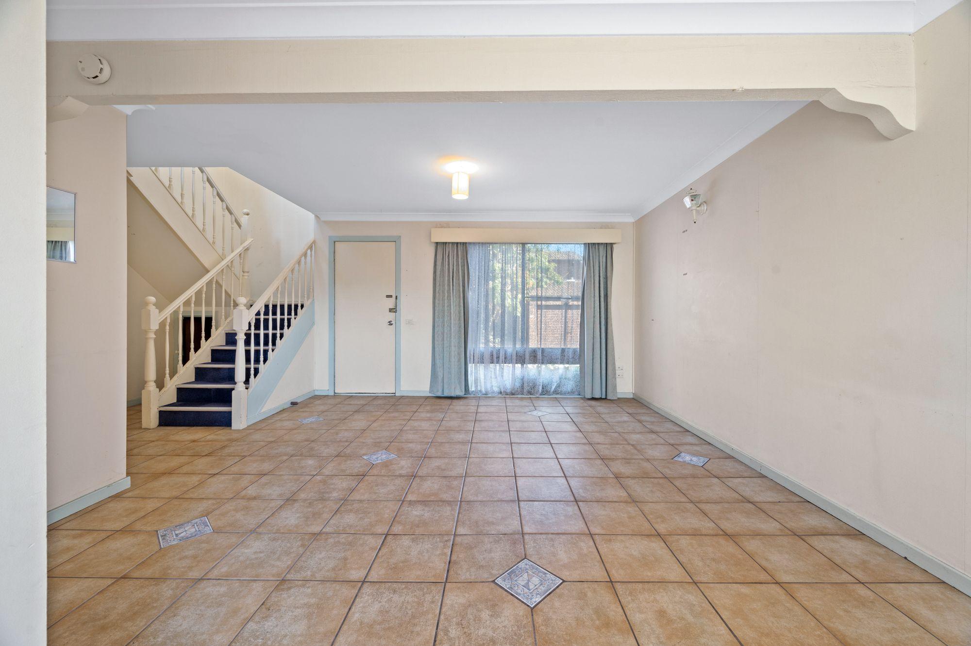House for Sale: Macquarie Fields, NSW 2564, NSW, 2564