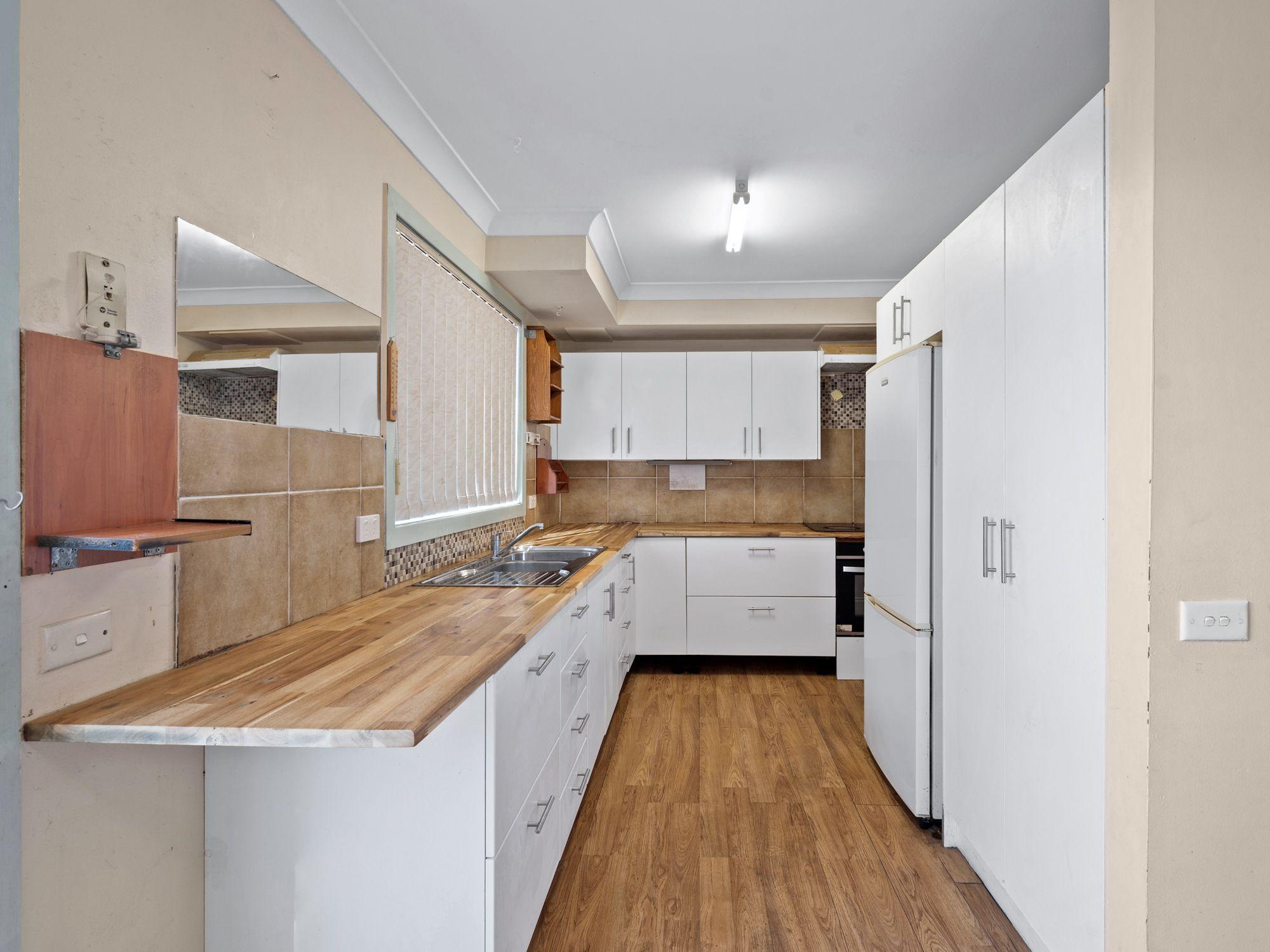 House for Sale: Macquarie Fields, NSW 2564, NSW, 2564