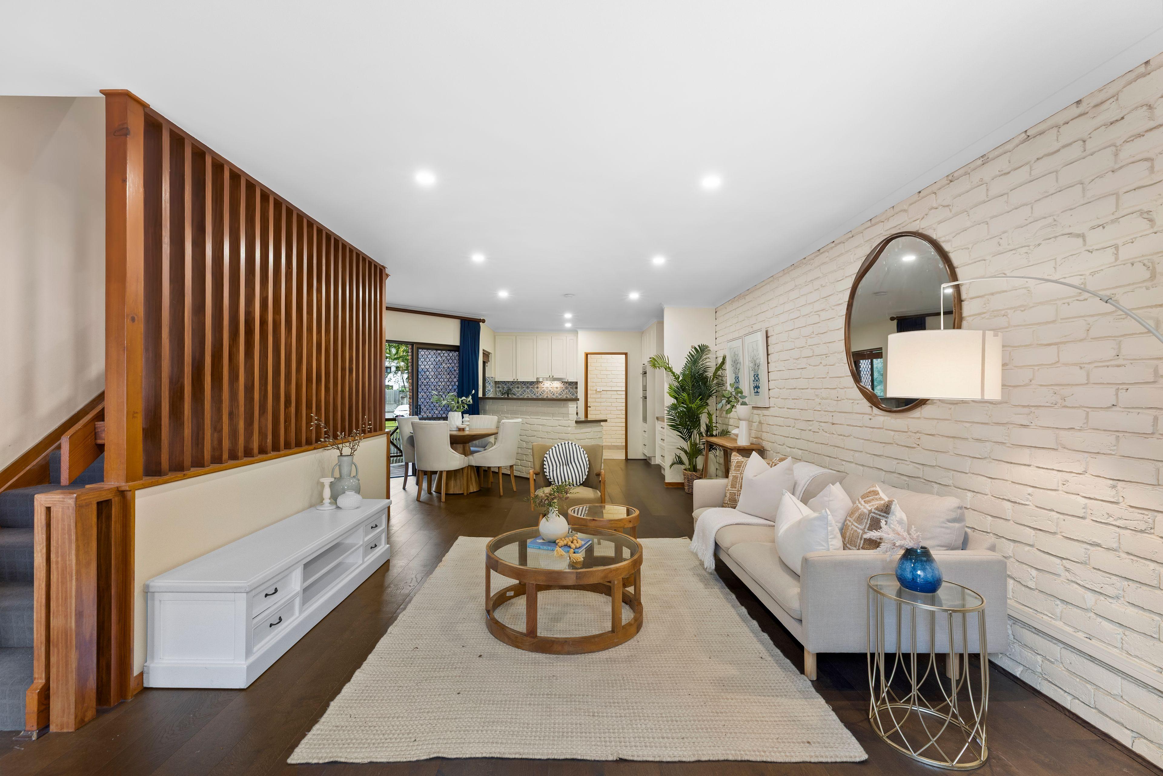 Prop-GPT: Townhouse: QLD St Lucia, QLD 4067 Home For Sale