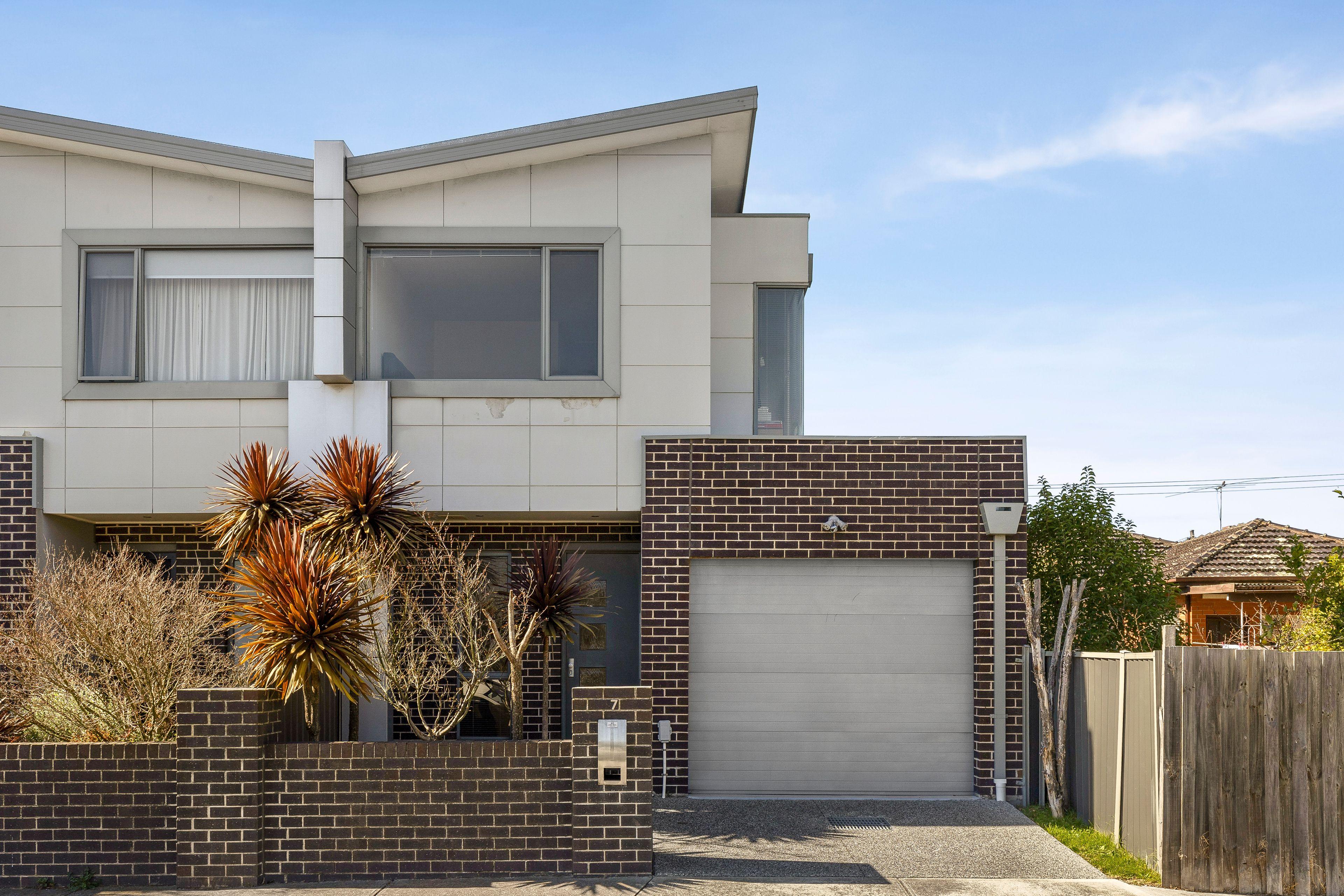 Prop-GPT: Townhouse: VIC Pascoe Vale, VIC 3044 Home For Sale