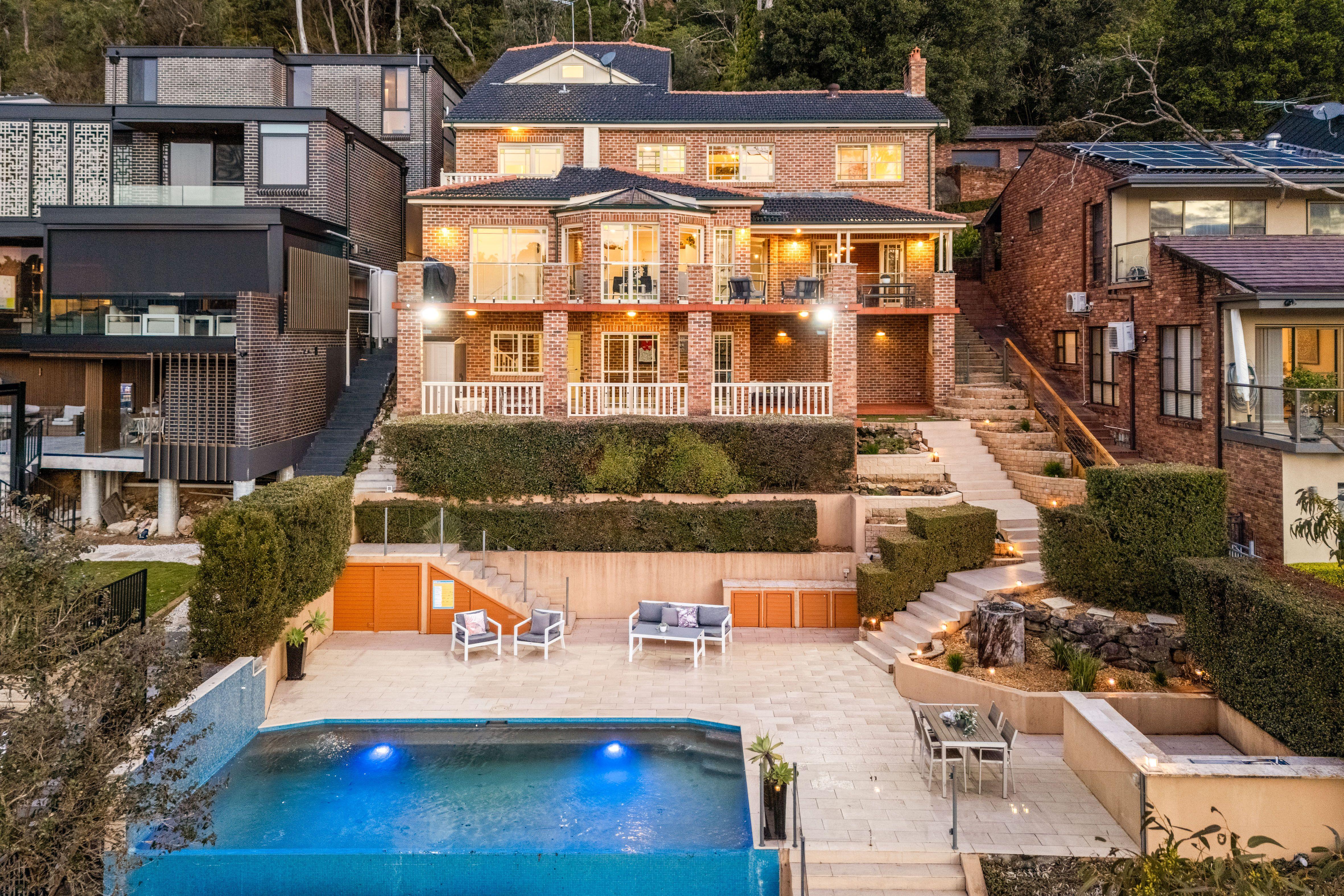 Prop-GPT: House: NSW Illawong, NSW 2234 Home For Sale