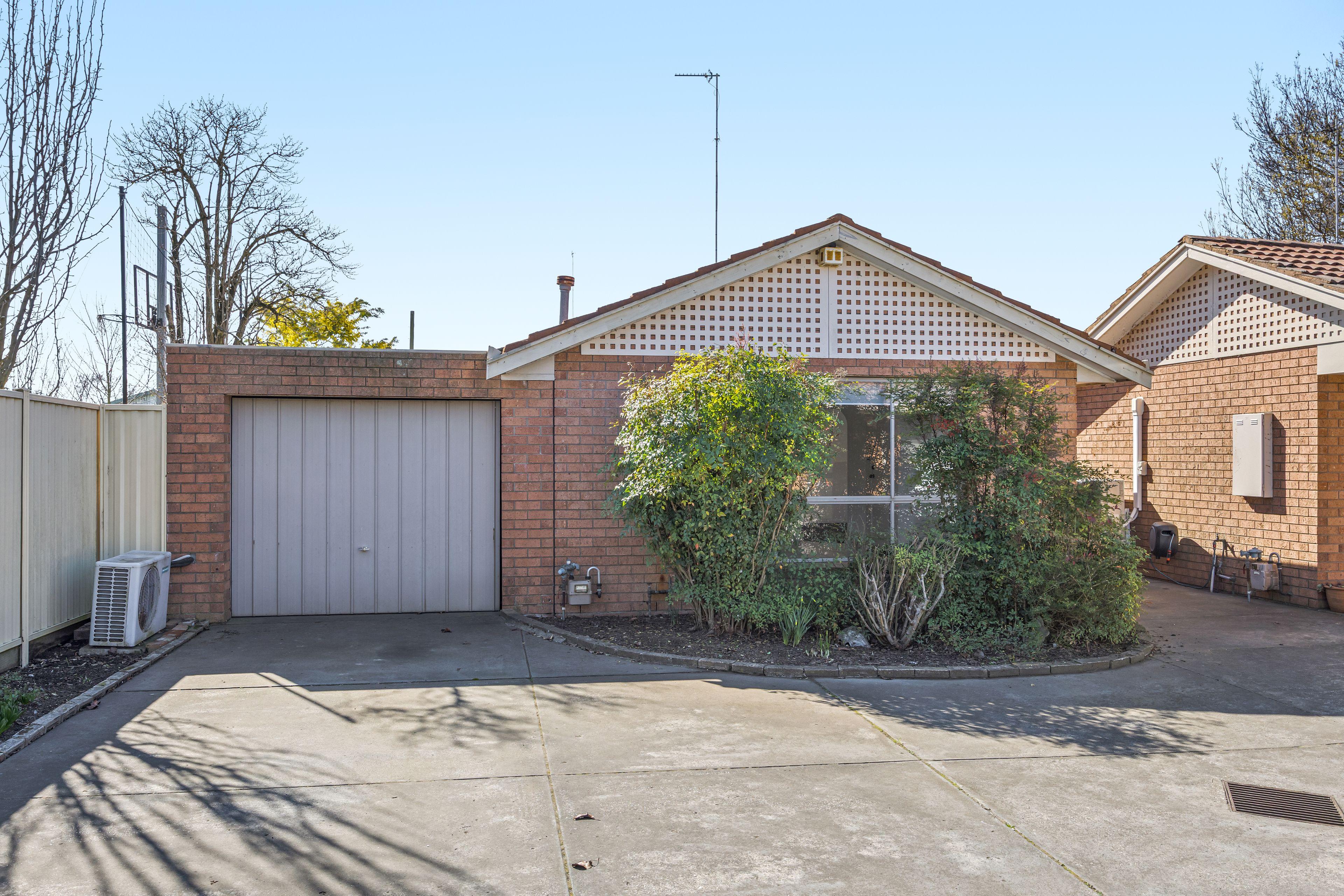 Prop-GPT: House: VIC Lake Wendouree, VIC 3350 Home For Sale