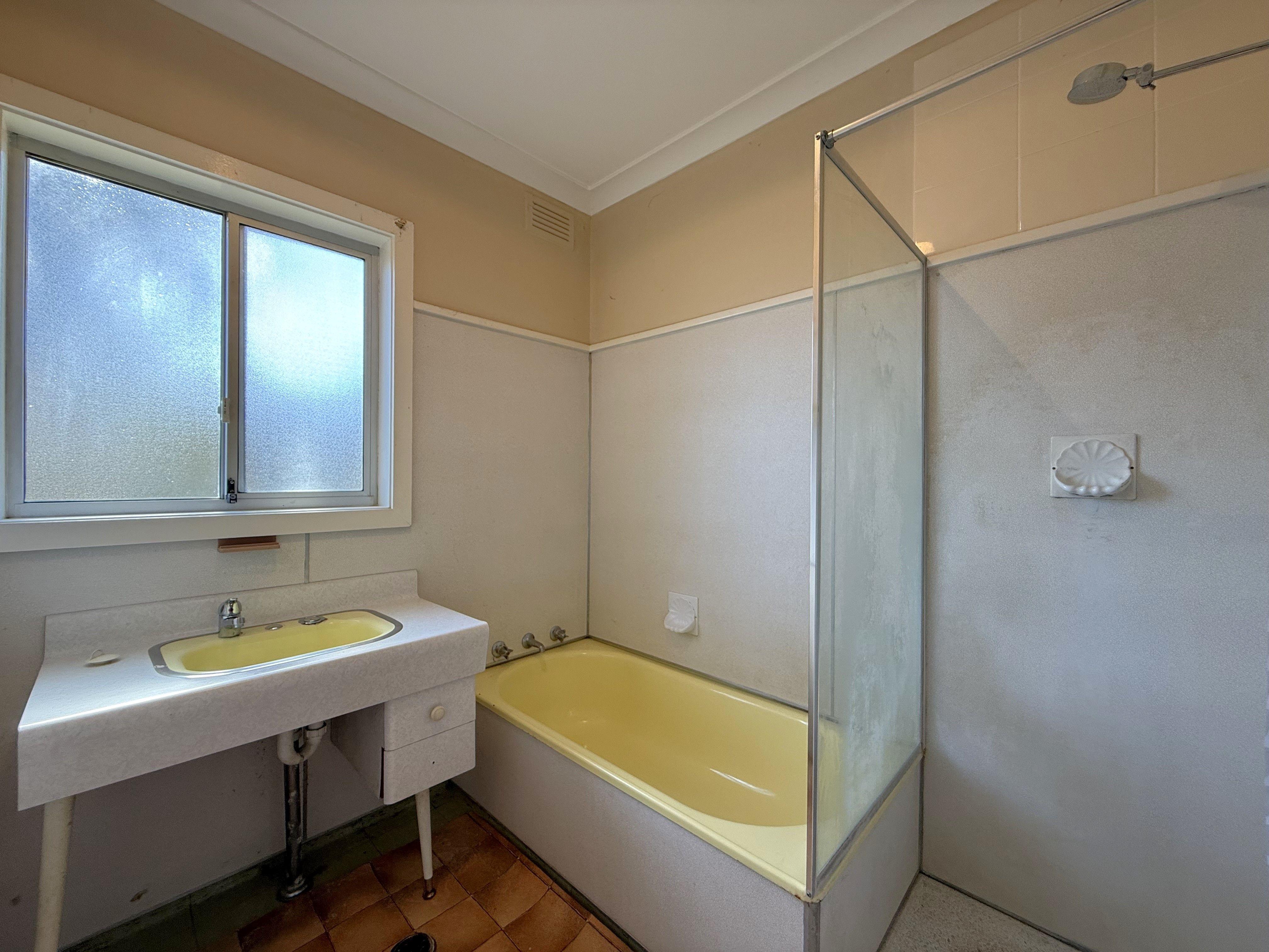 House for Sale: Young, NSW 2594, NSW, 2594