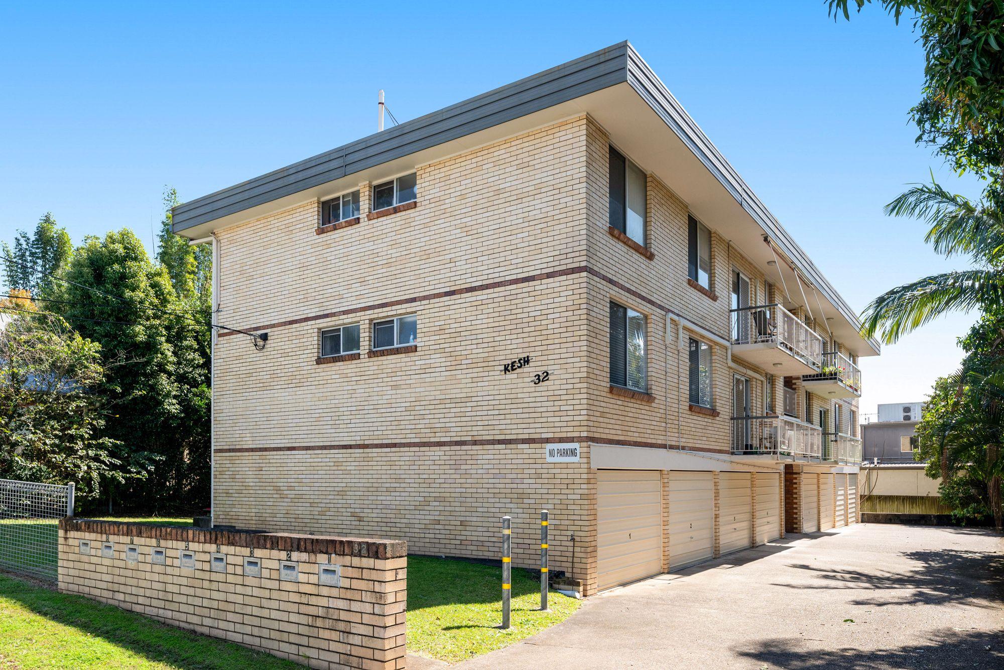 Prop-GPT: Apartment: QLD Norman Park, QLD 4170 Home For Sale