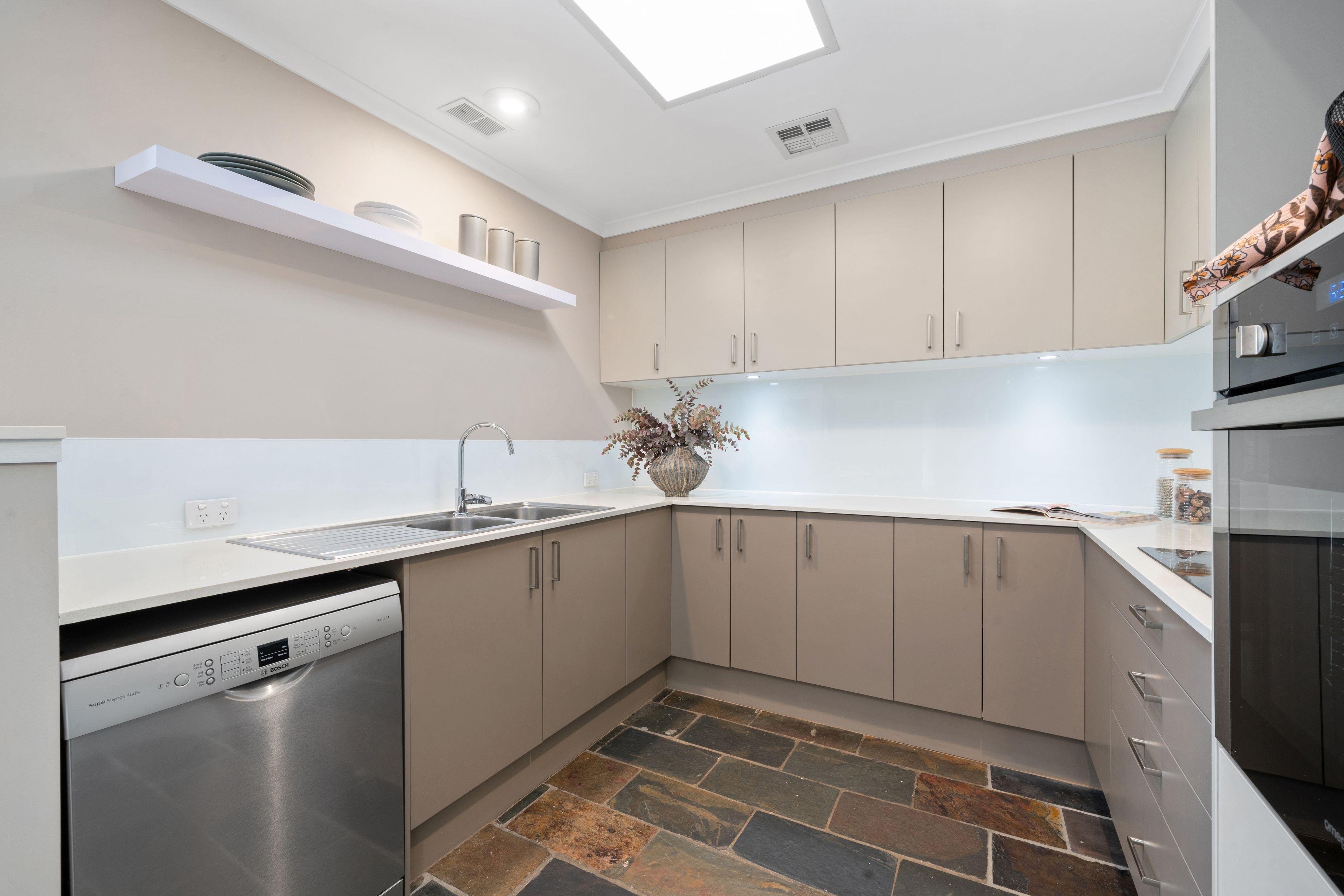 Townhouse for Sale: Macgregor, ACT 2615, ACT, 2615