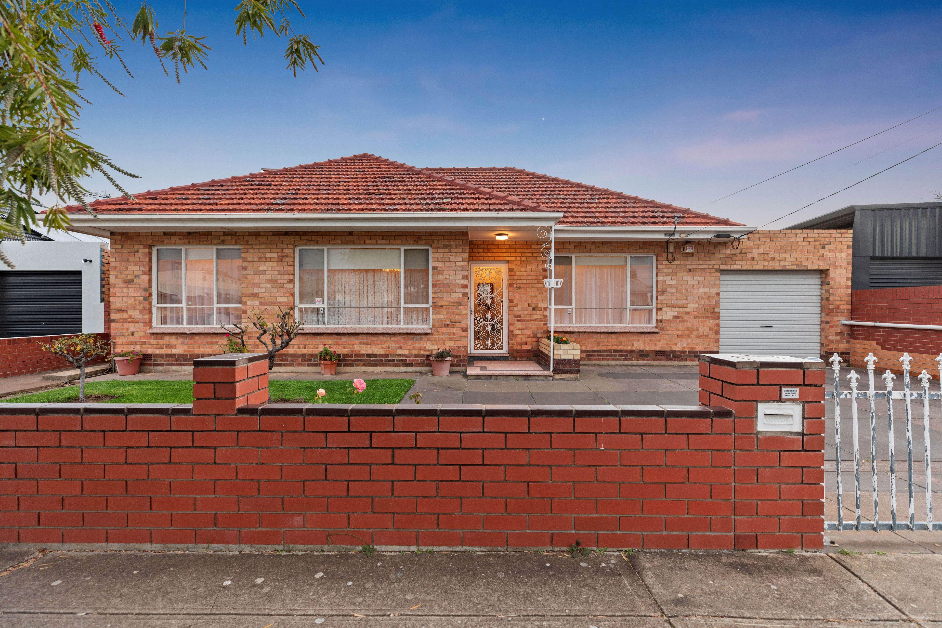Prop-GPT: House: SA Seaton, SA 5023 Home For Sale