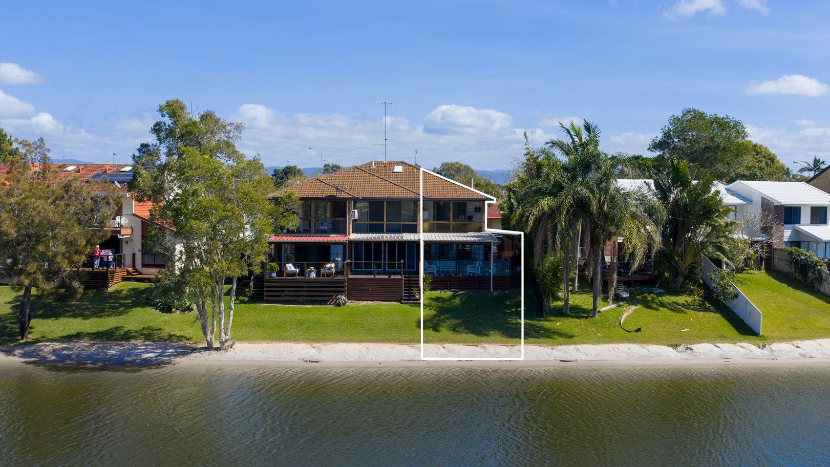 Prop-GPT: House: QLD Burleigh Waters, QLD 4220 Queensland 4220