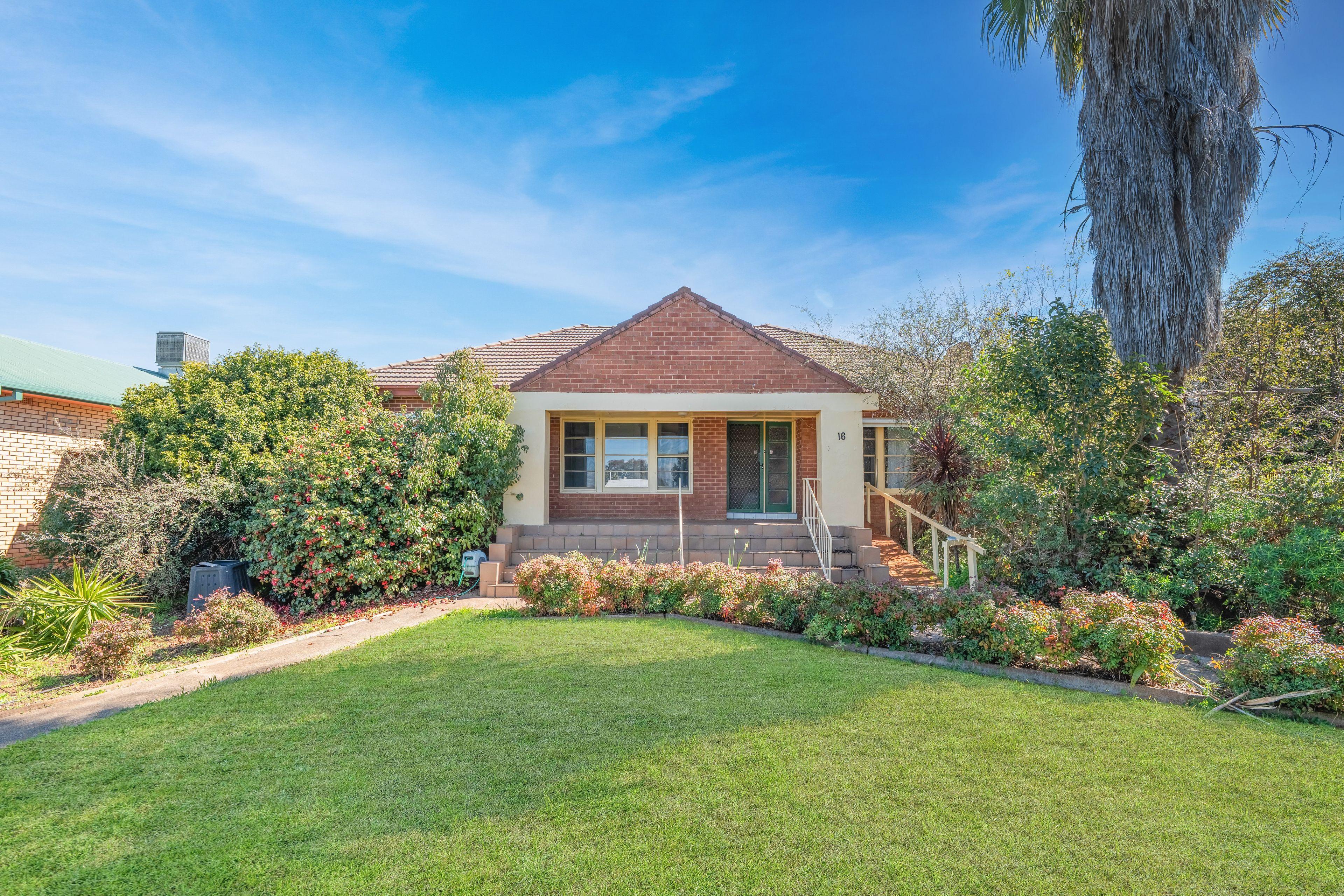 Prop-GPT: House: NSW Parkes, NSW 2870 Home For Sale
