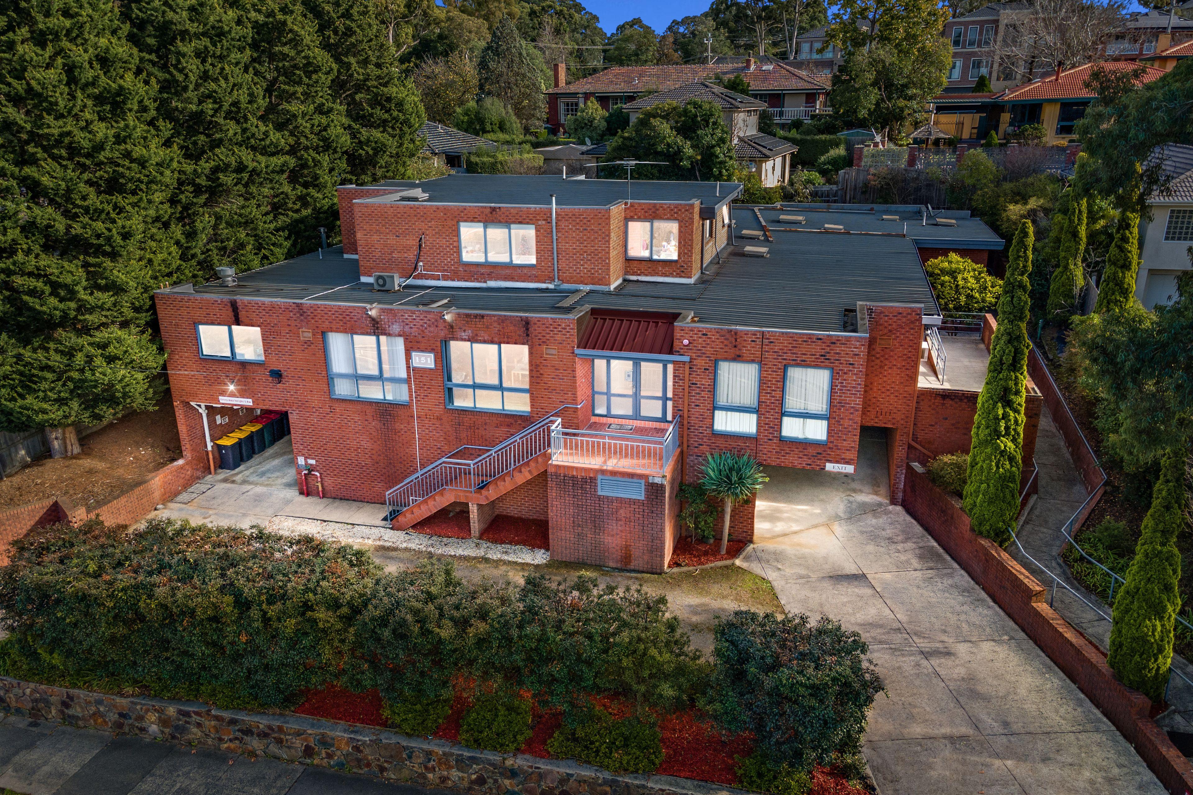 Prop-GPT: House: VIC Glen Waverley, VIC 3150 Home For Sale