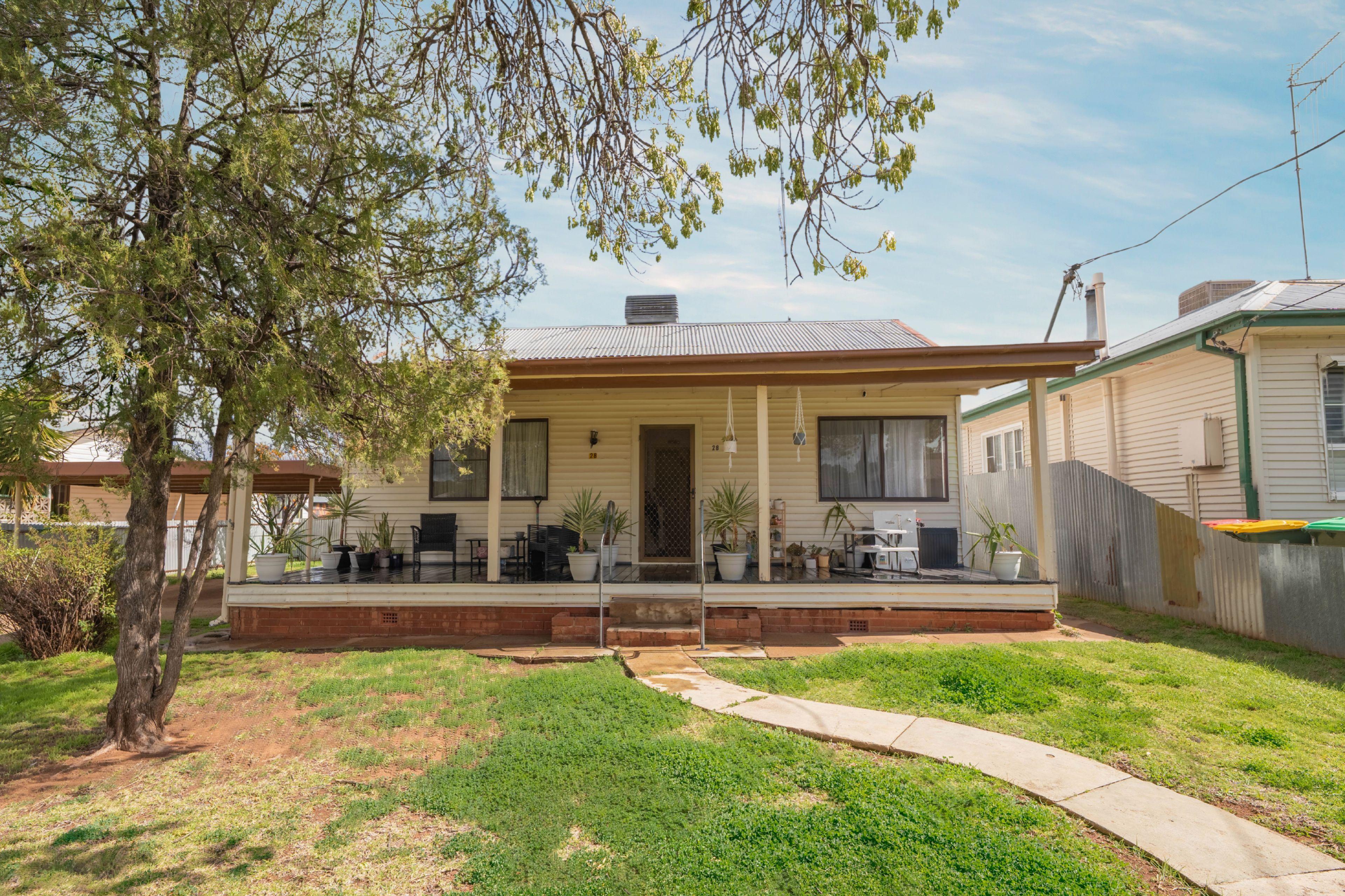 Prop-GPT: House: NSW Parkes, NSW 2870 Home For Sale