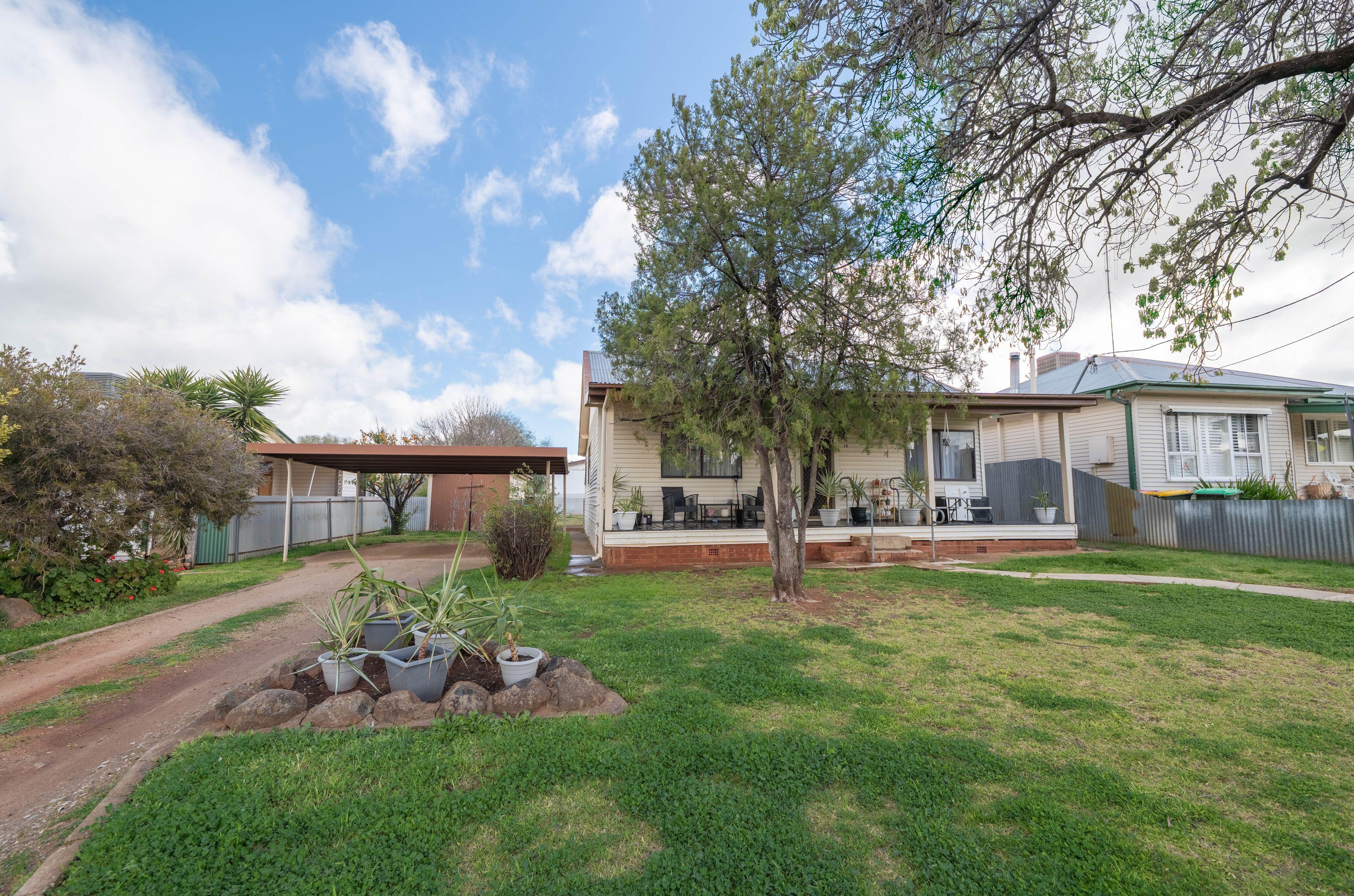 House for Sale: Parkes, NSW 2870, NSW, 2870