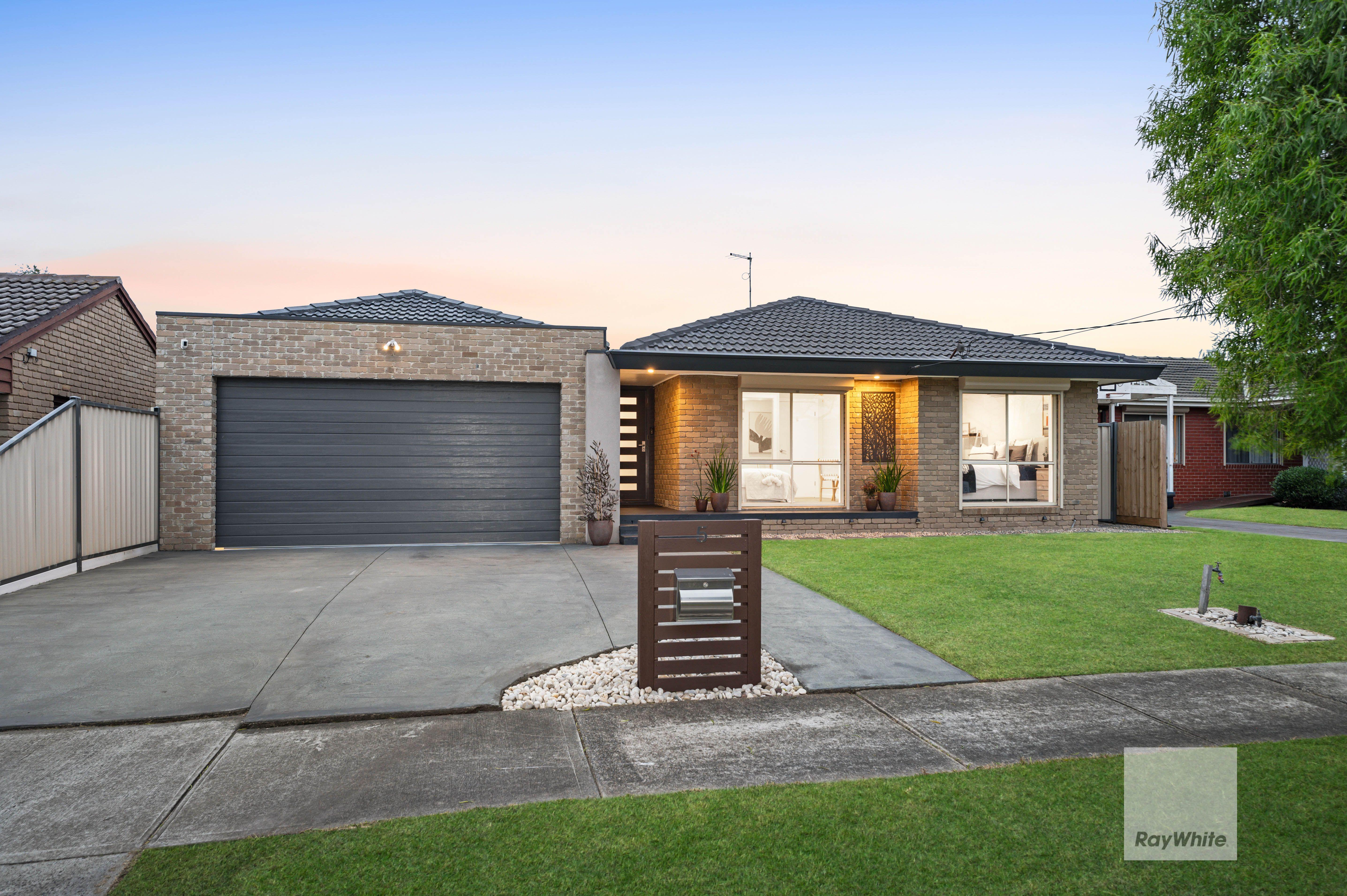 Prop-GPT: House: VIC Gladstone Park, VIC 3043 Home For Sale