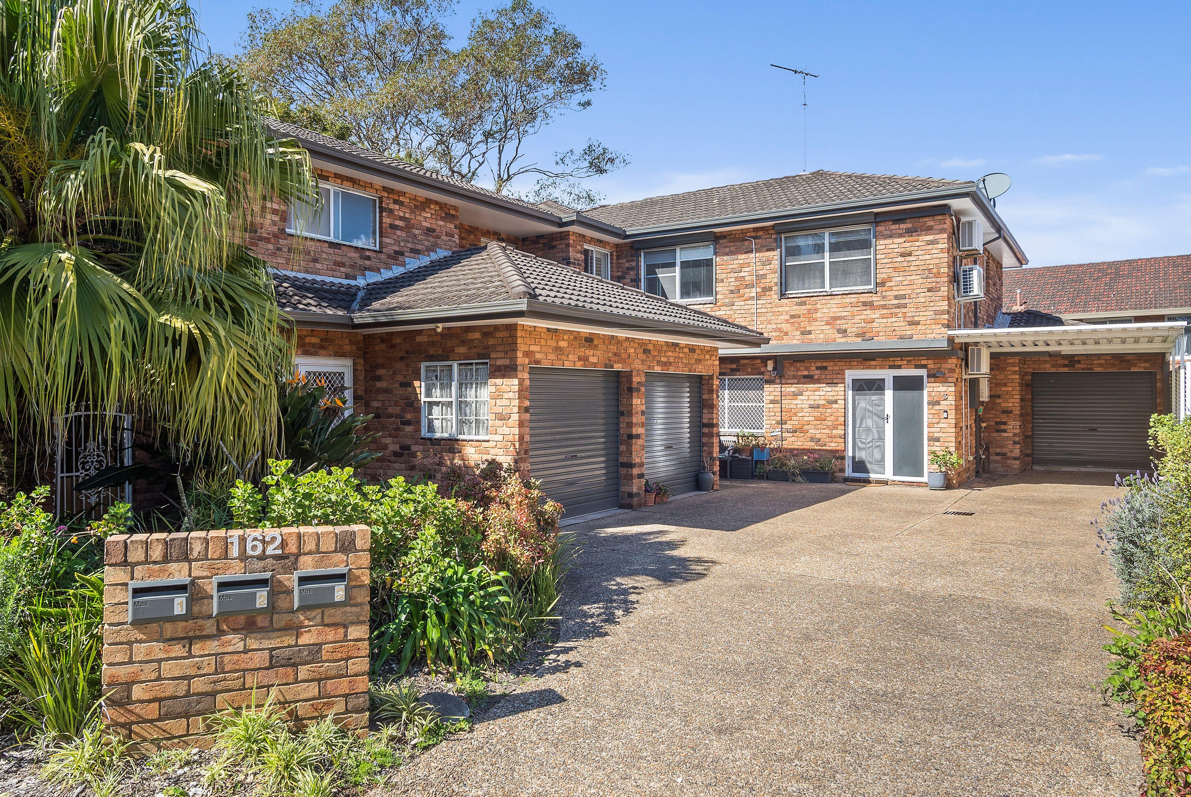 Prop-GPT: Townhouse: NSW Oatley, NSW 2223 Home For Sale