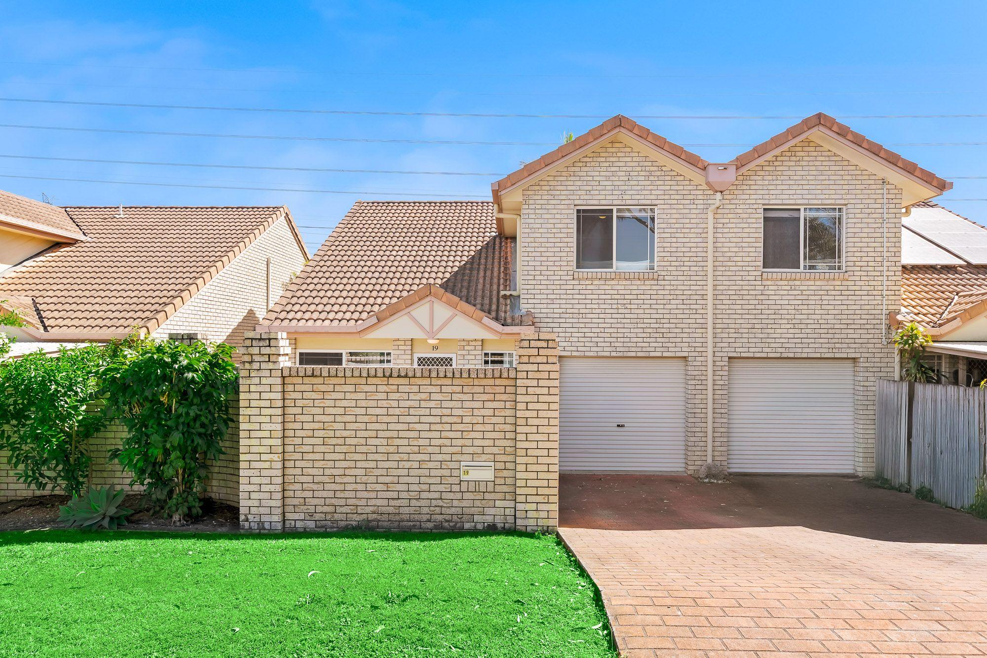 Prop-GPT: Townhouse: QLD Tingalpa, QLD 4173 Home For Sale