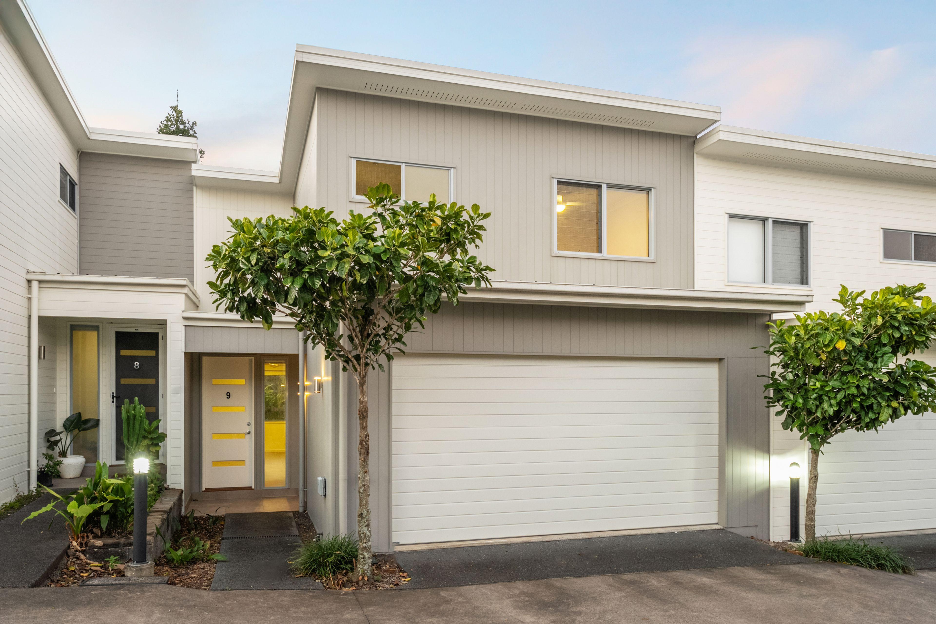 Prop-GPT: Townhouse: QLD Oxley, QLD 4075 Home For Sale