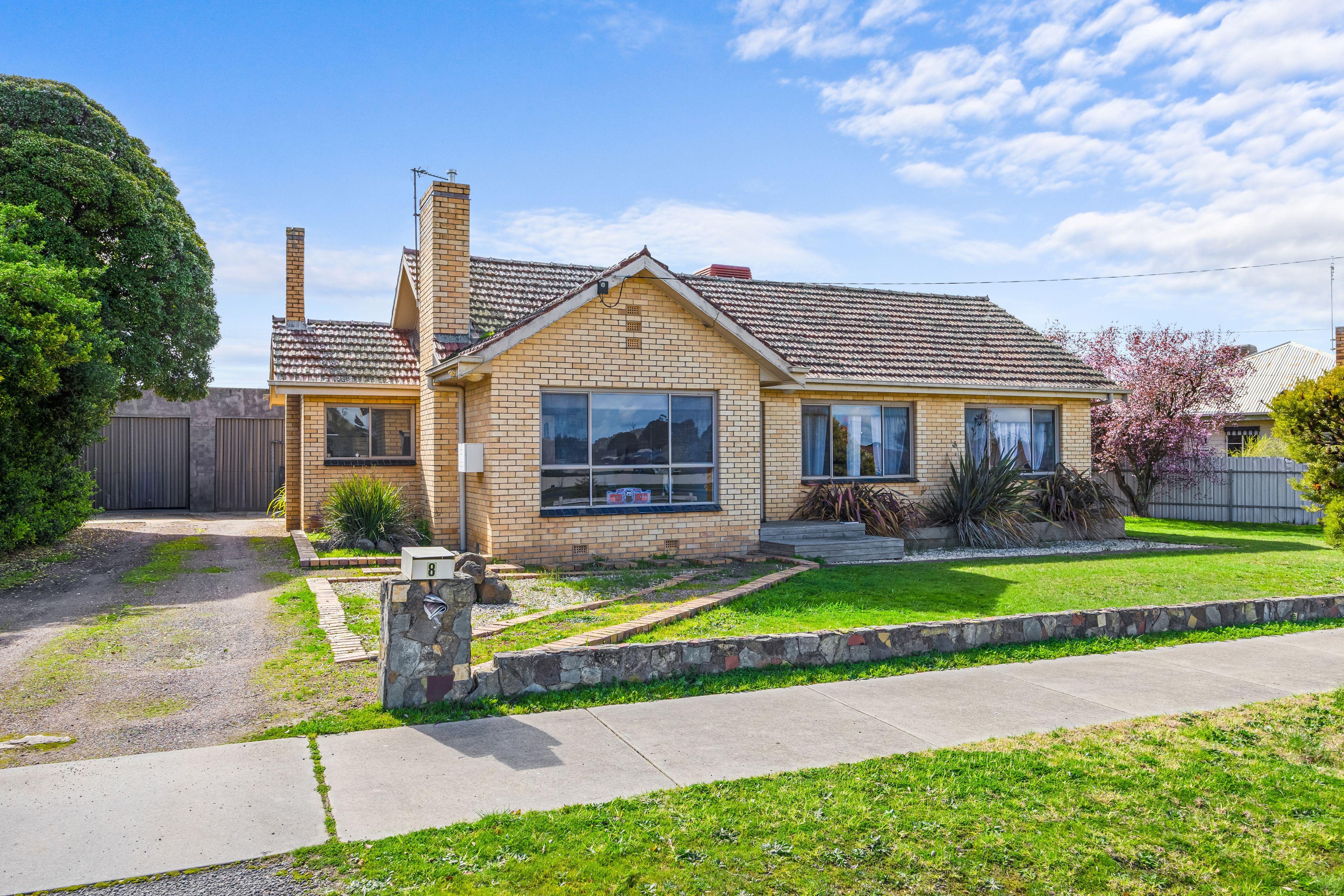 Prop-GPT: House: VIC Ararat, VIC 3377 Home For Sale
