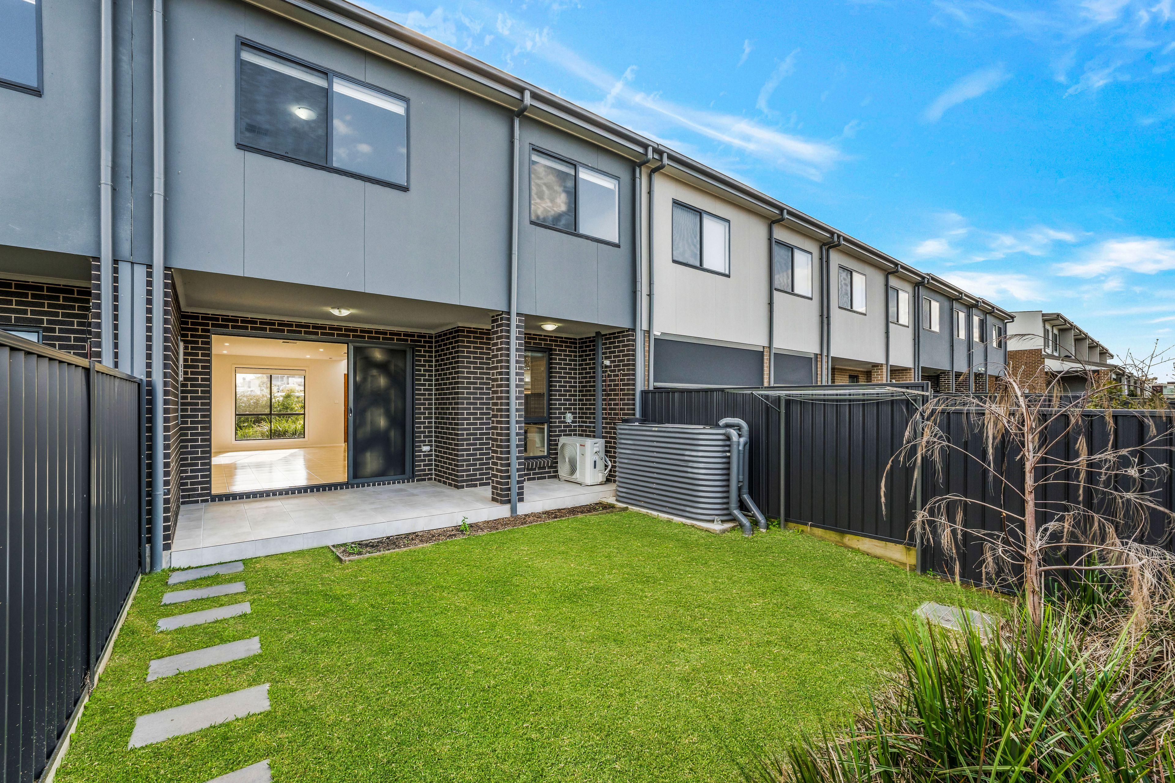DuplexSemi-detached for Sale: Edmondson Park, NSW 2174, NSW, 2174