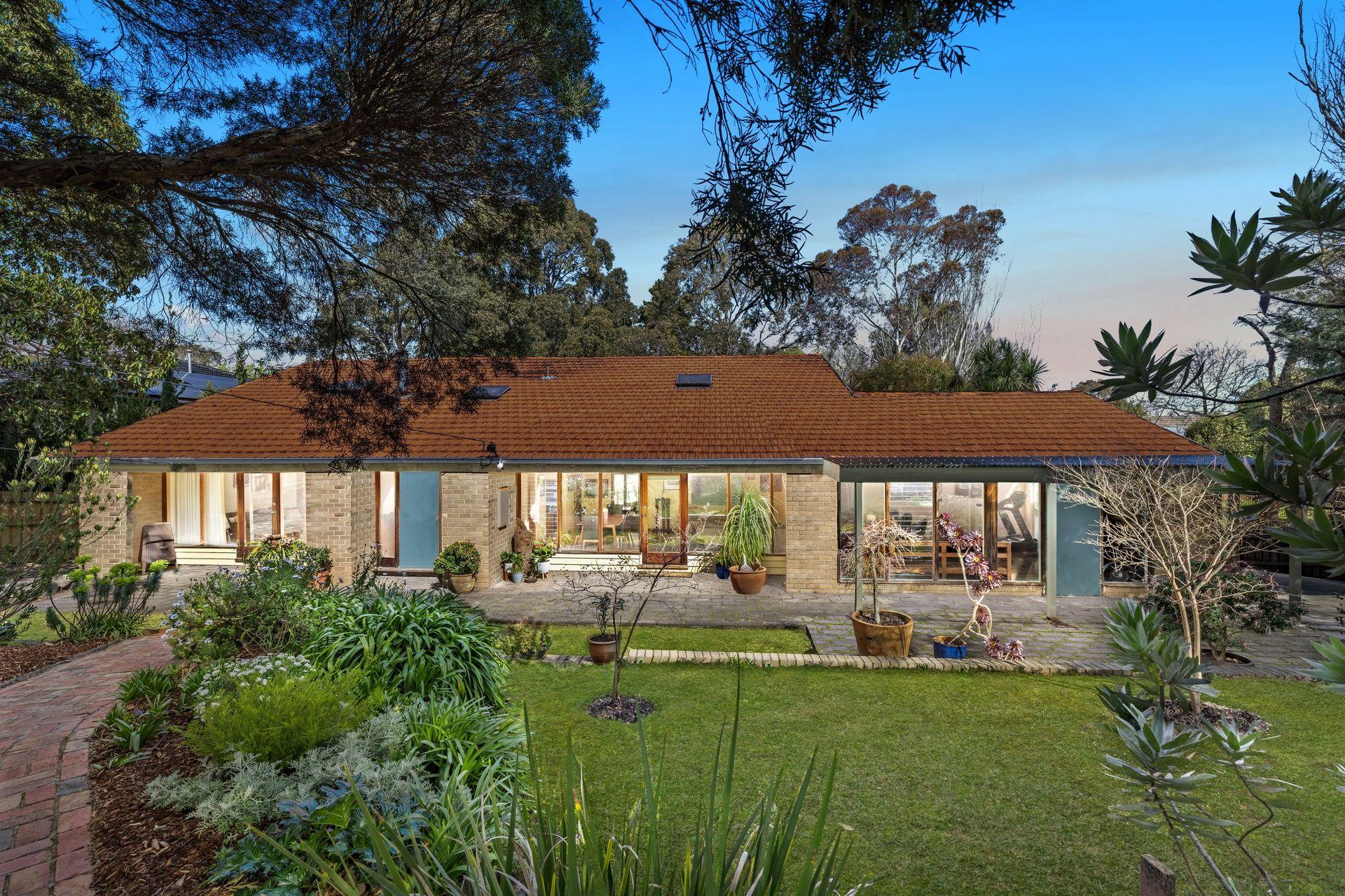 Prop-GPT: House: VIC Mount Waverley, VIC 3149 Home For Sale