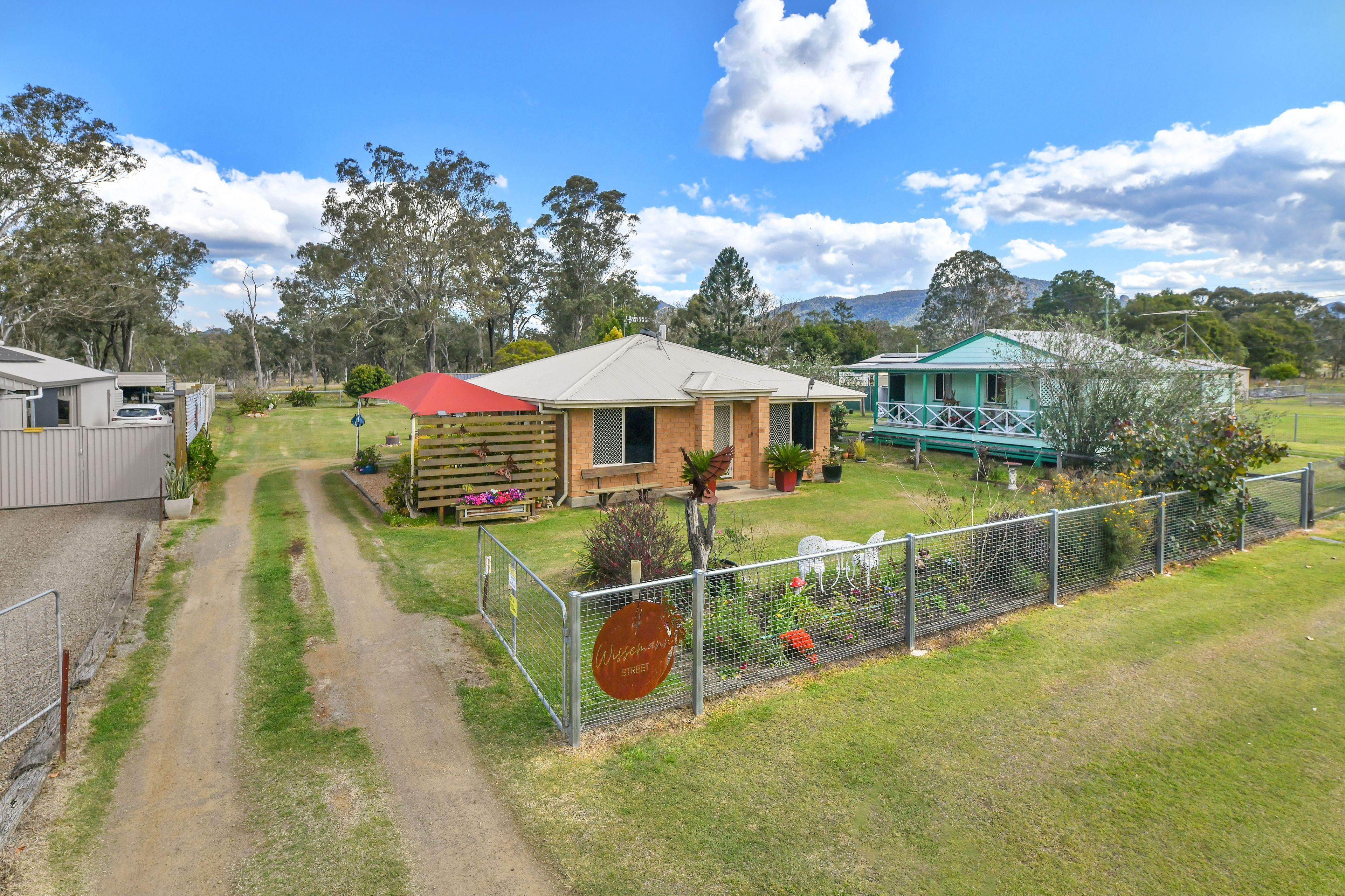 Prop-GPT: House: QLD Mount Alford, QLD 4310 Home For Sale