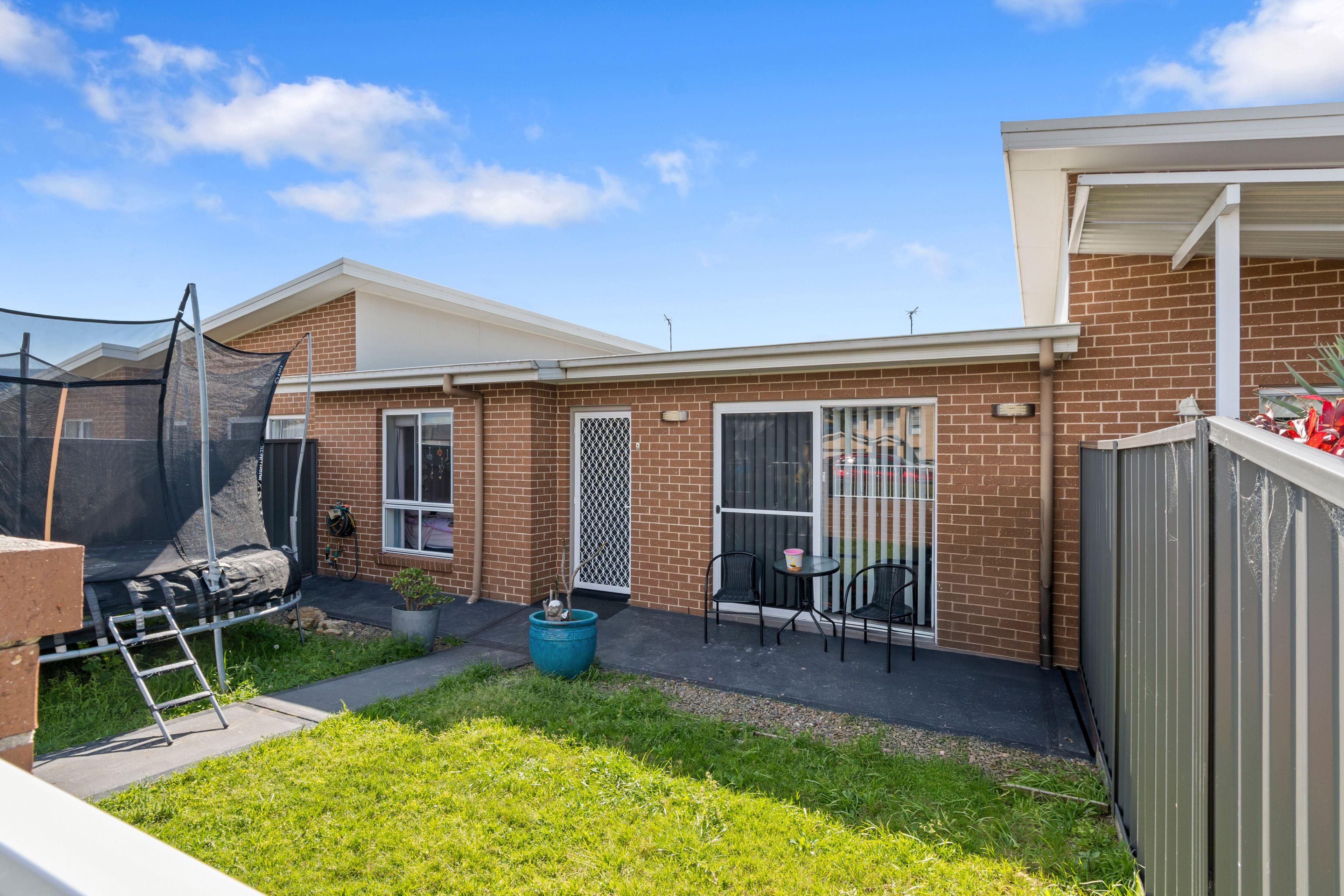 Prop-GPT: Townhouse: NSW Kanahooka, NSW 2530 Home For Sale