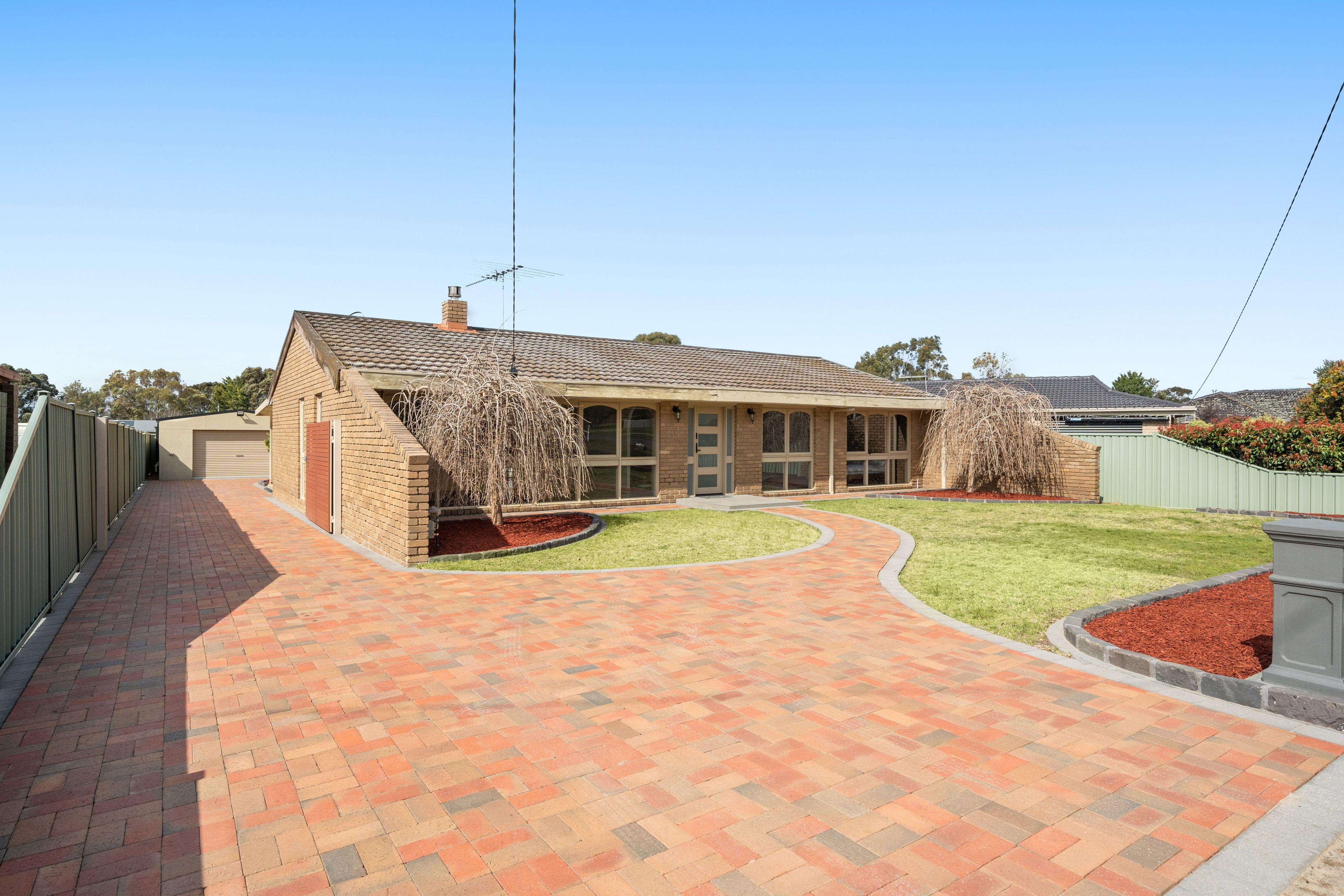 Prop-GPT: House: VIC Riddells Creek, VIC 3431 Home For Sale