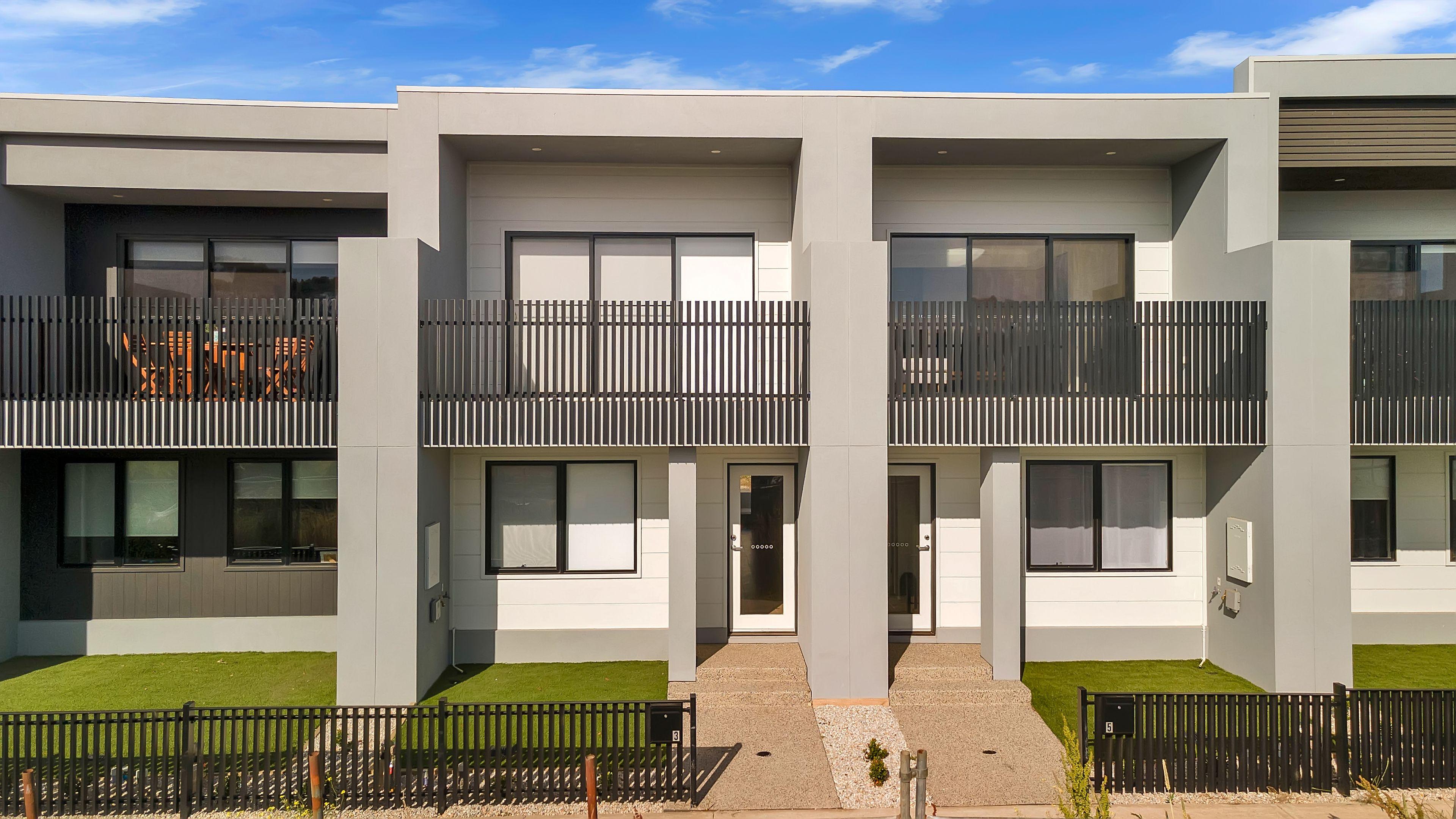 Prop-GPT: Townhouse: VIC Craigieburn, VIC 3064 Home For Sale