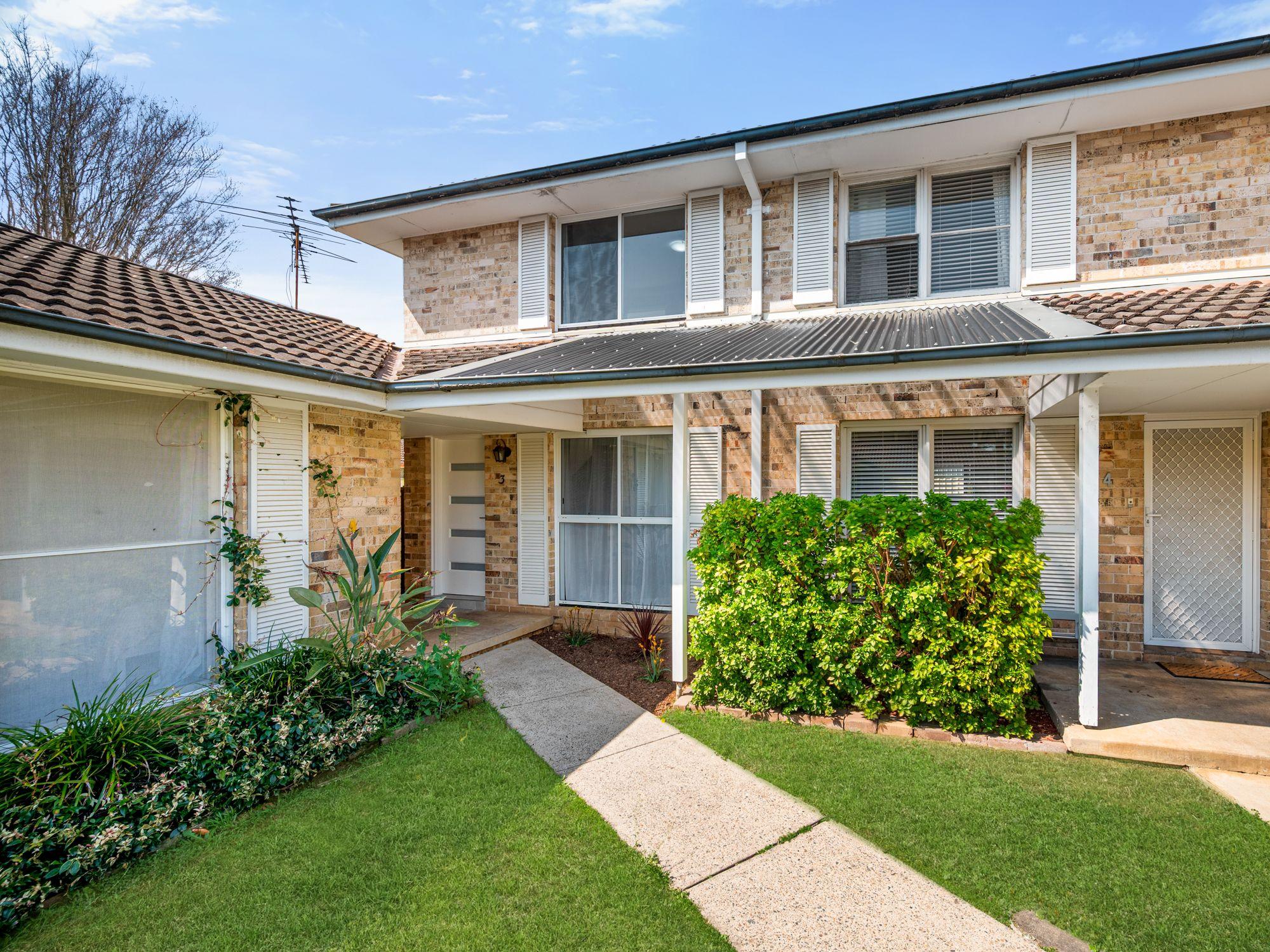 Prop-GPT: Townhouse: NSW Macquarie Fields, NSW 2564 Home For Sale