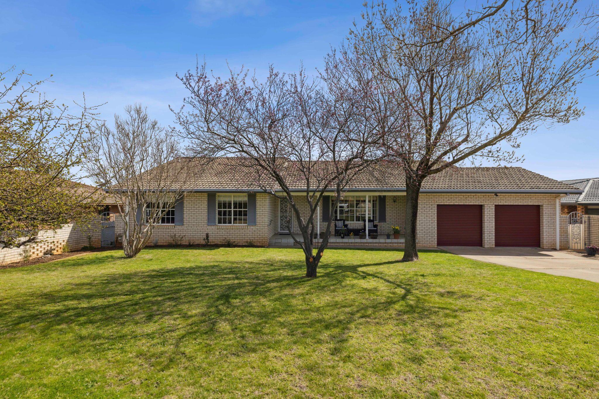 Prop-GPT: House: NSW Young, NSW 2594 Home For Sale