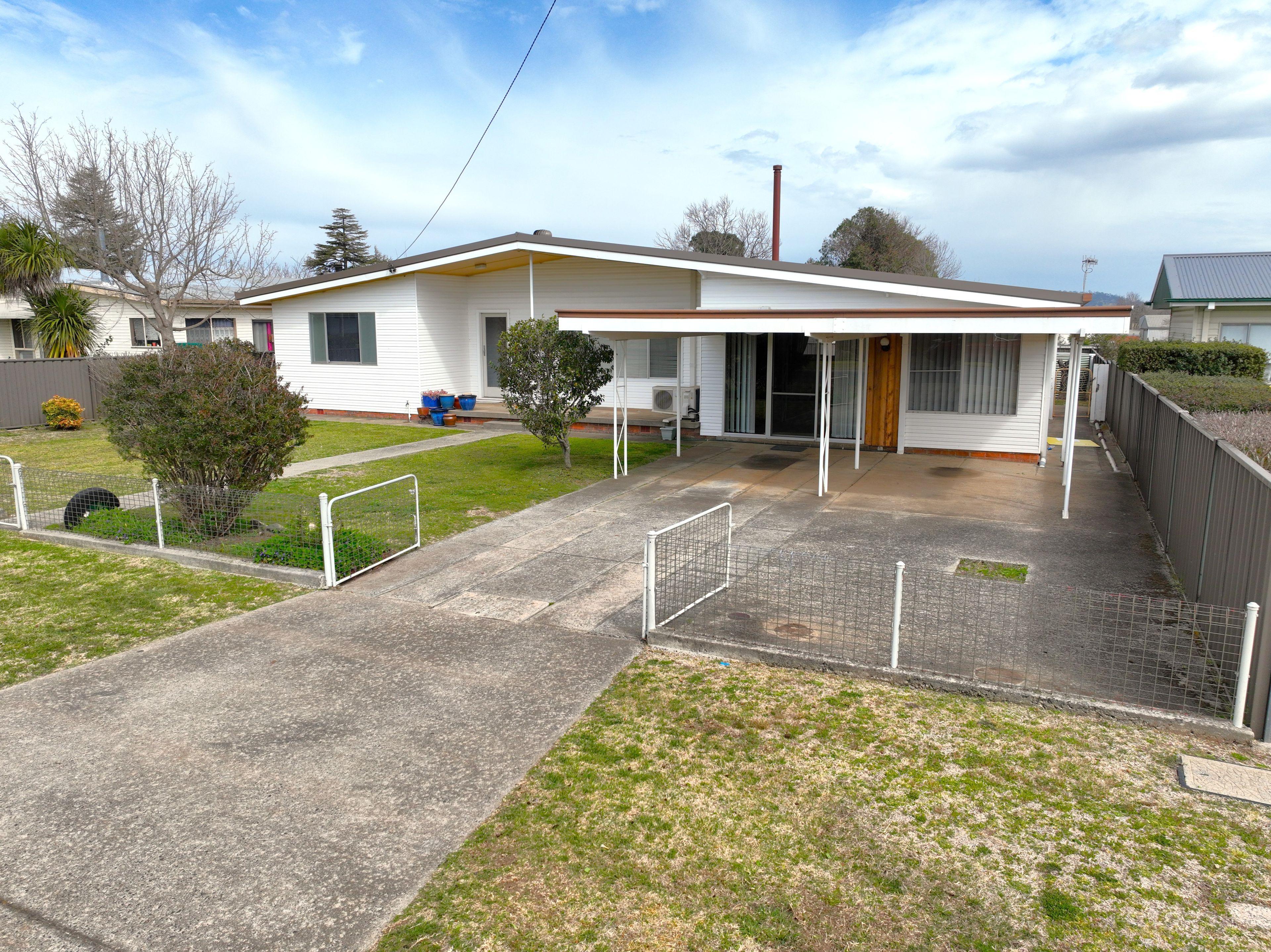 Prop-GPT: House: NSW Glen Innes, NSW 2370 Home For Sale